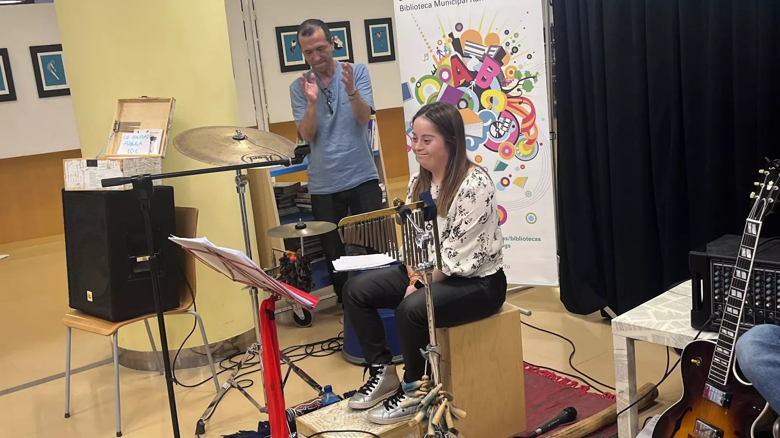 Día de la Poesía en la Biblioteca Durán Gudiol de Huesca con Versonoros y Andrea Otal. Foto Mercedes Manterola