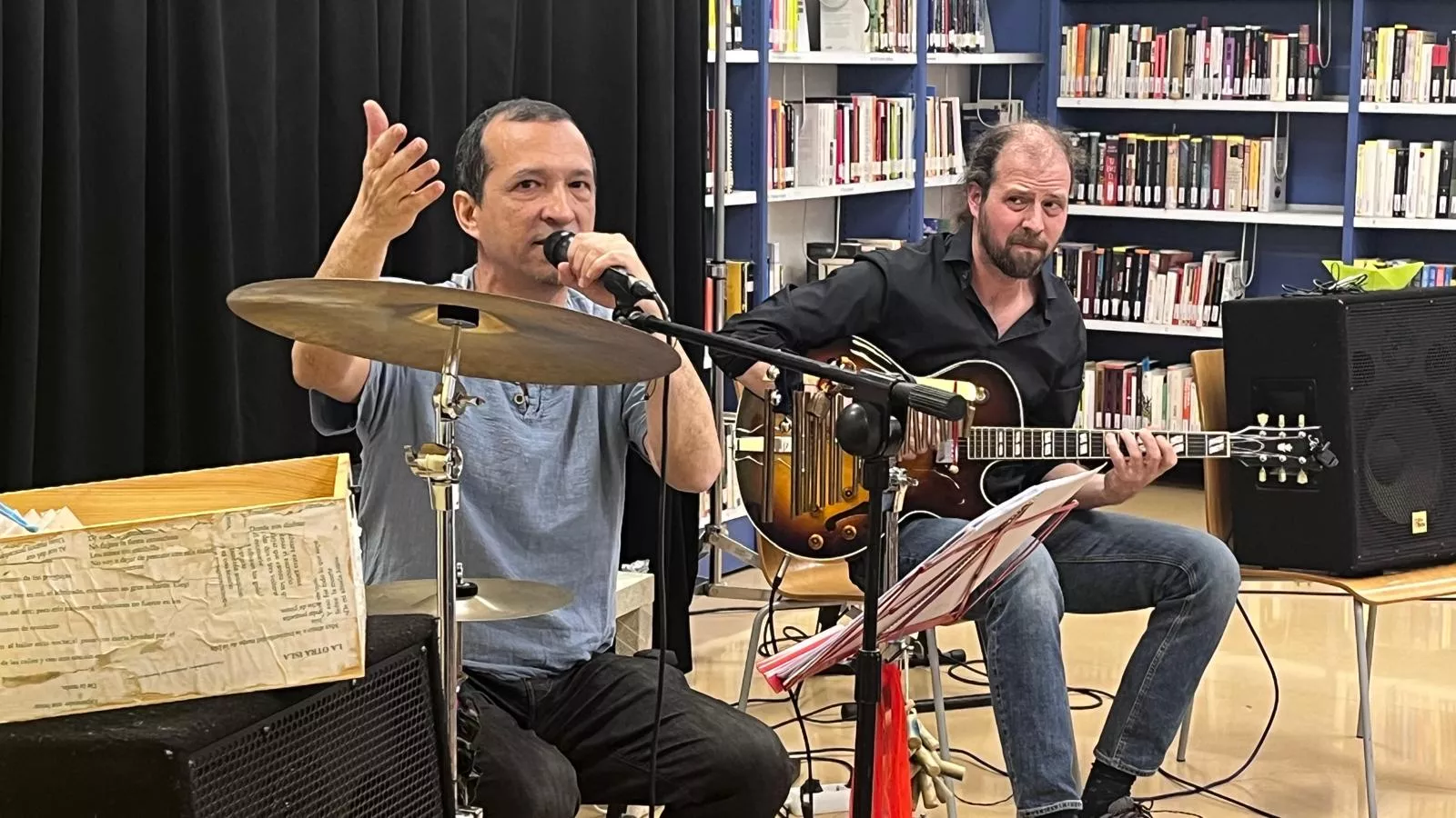 Día de la Poesía en la Biblioteca Durán Gudiol de Huesca con Versonoros y Andrea Otal. Foto Mercedes Manterola