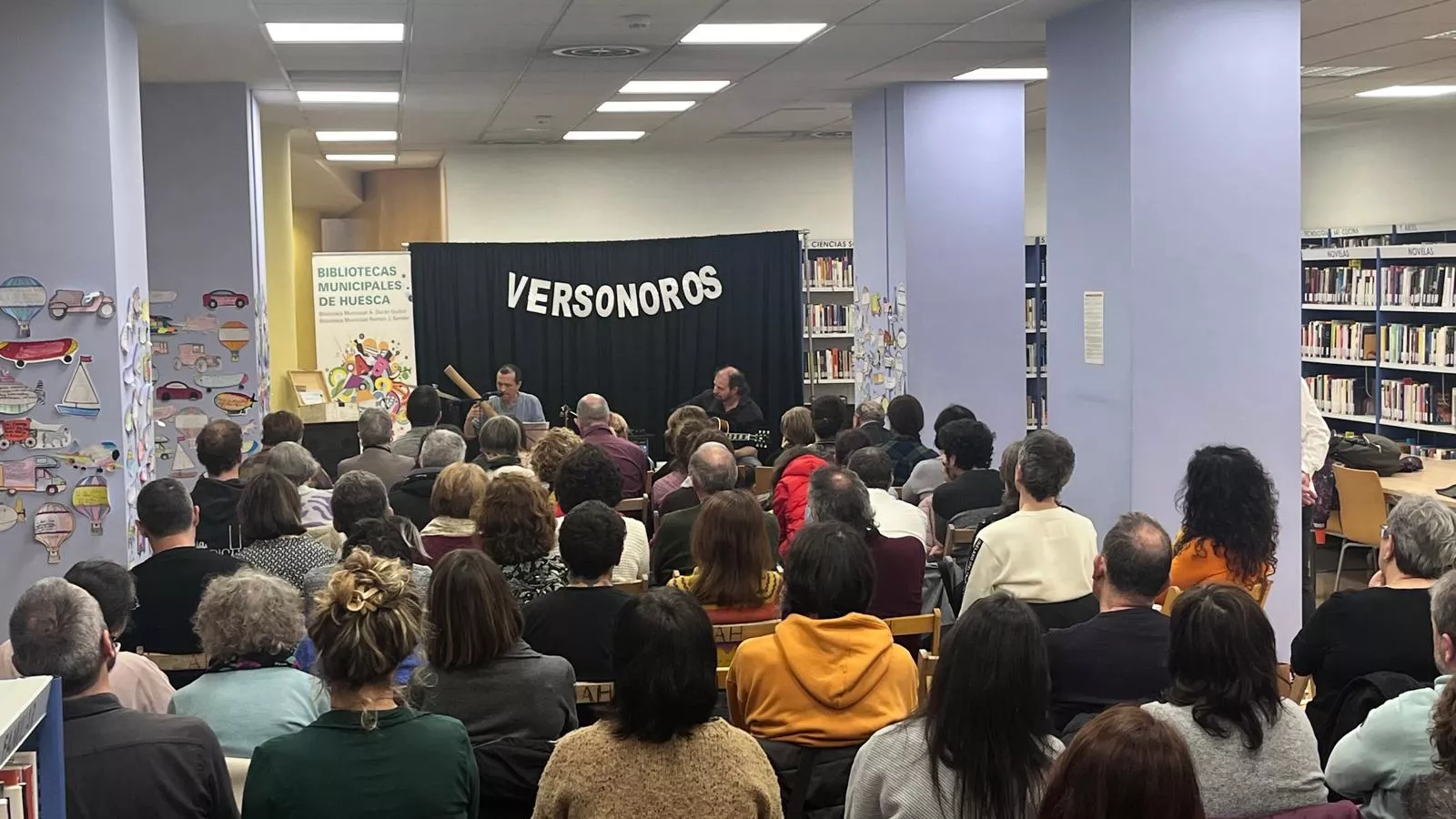 Día de la Poesía en la Biblioteca Durán Gudiol de Huesca con Versonoros y Andrea Otal. Foto Mercedes Manterola
