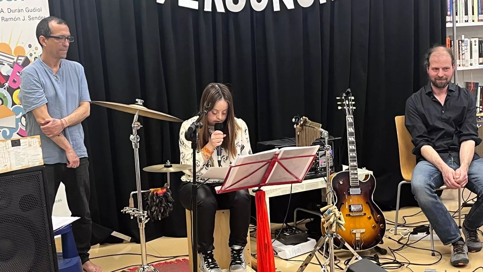 Día de la Poesía en la Biblioteca Durán Gudiol de Huesca con Versonoros y Andrea Otal. Foto Mercedes Manterola