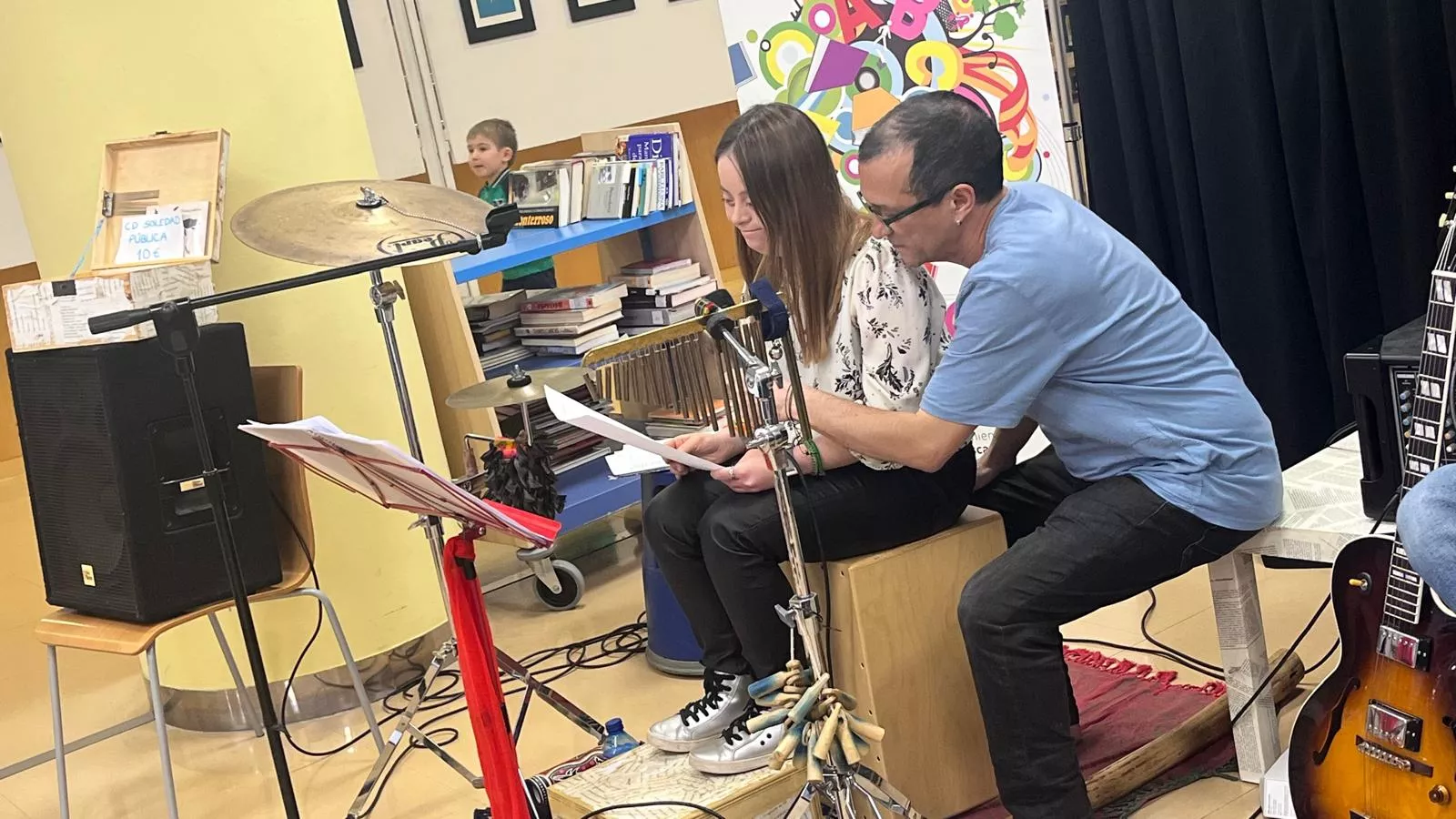 Día de la Poesía en la Biblioteca Durán Gudiol de Huesca con Versonoros y Andrea Otal. Foto Mercedes Manterola