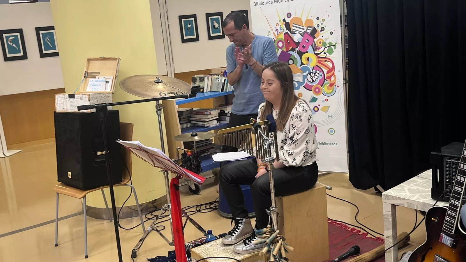 Día de la Poesía en la Biblioteca Durán Gudiol de Huesca con Versonoros y Andrea Otal. Foto Mercedes Manterola