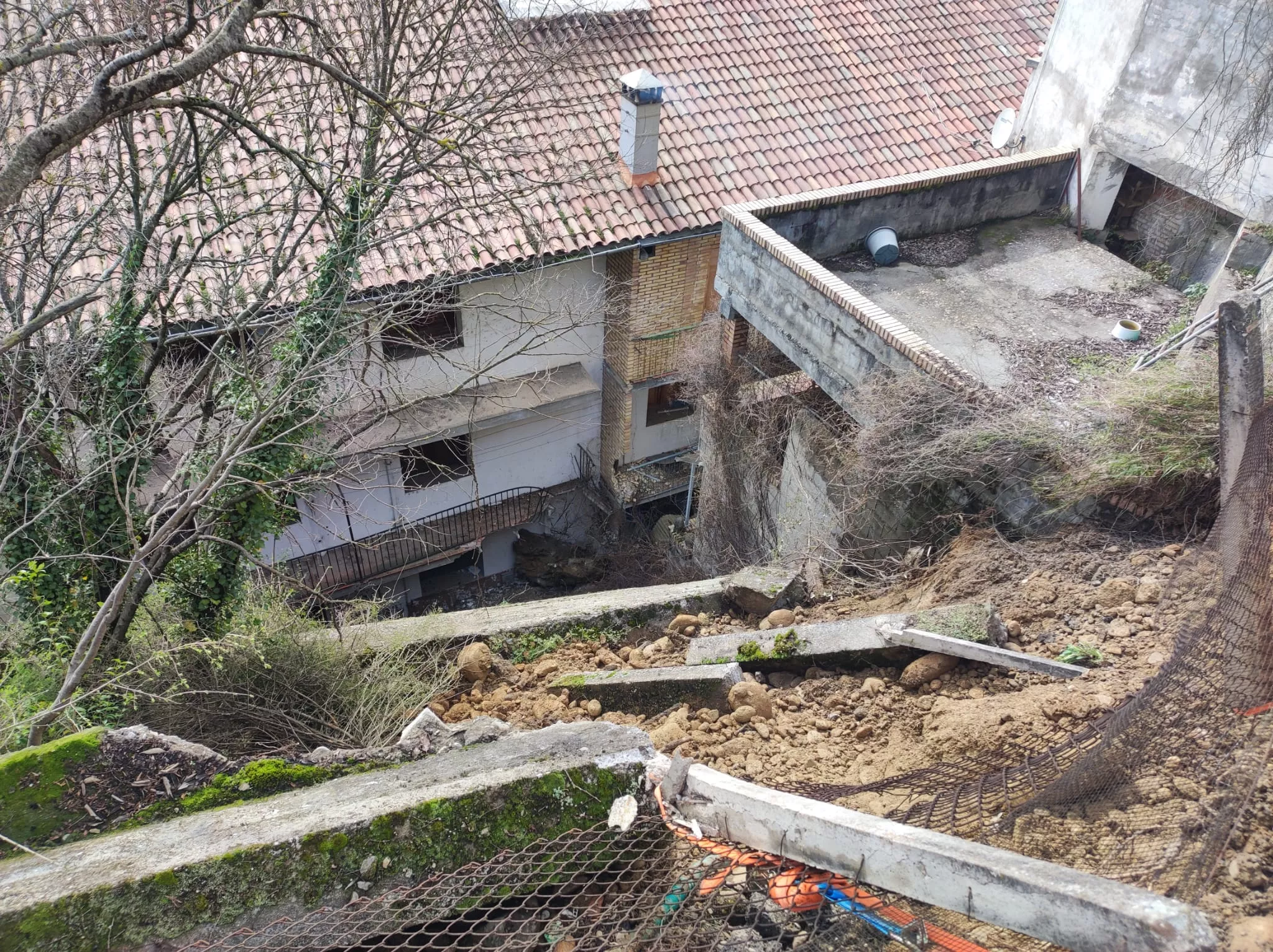 Derrumbe de la ladera de acceso a la Villa Medieval de Aínsa
