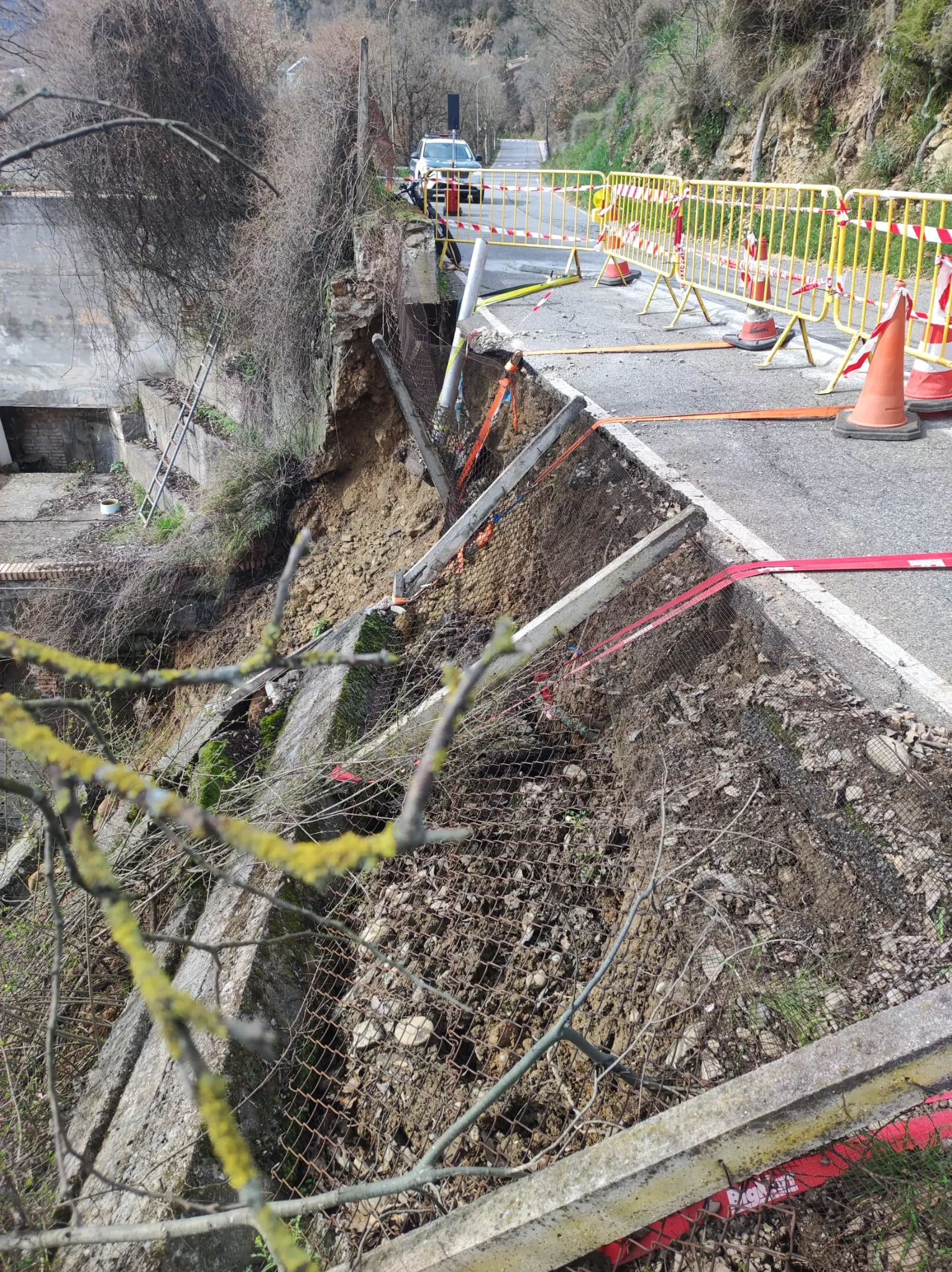 Derrumbe de la ladera de acceso a la Villa Medieval de Aínsa