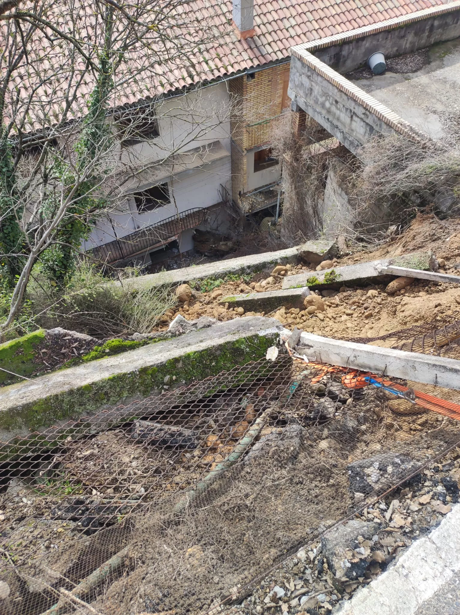 Derrumbe de la ladera de acceso a la Villa Medieval de Aínsa
