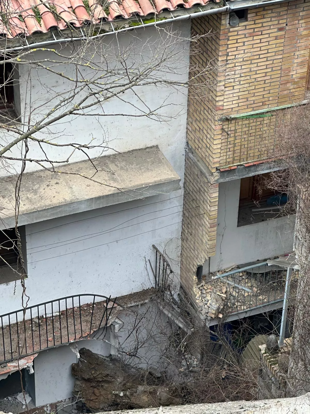 Derrumbe de la ladera de acceso a la Villa Medieval de Aínsa