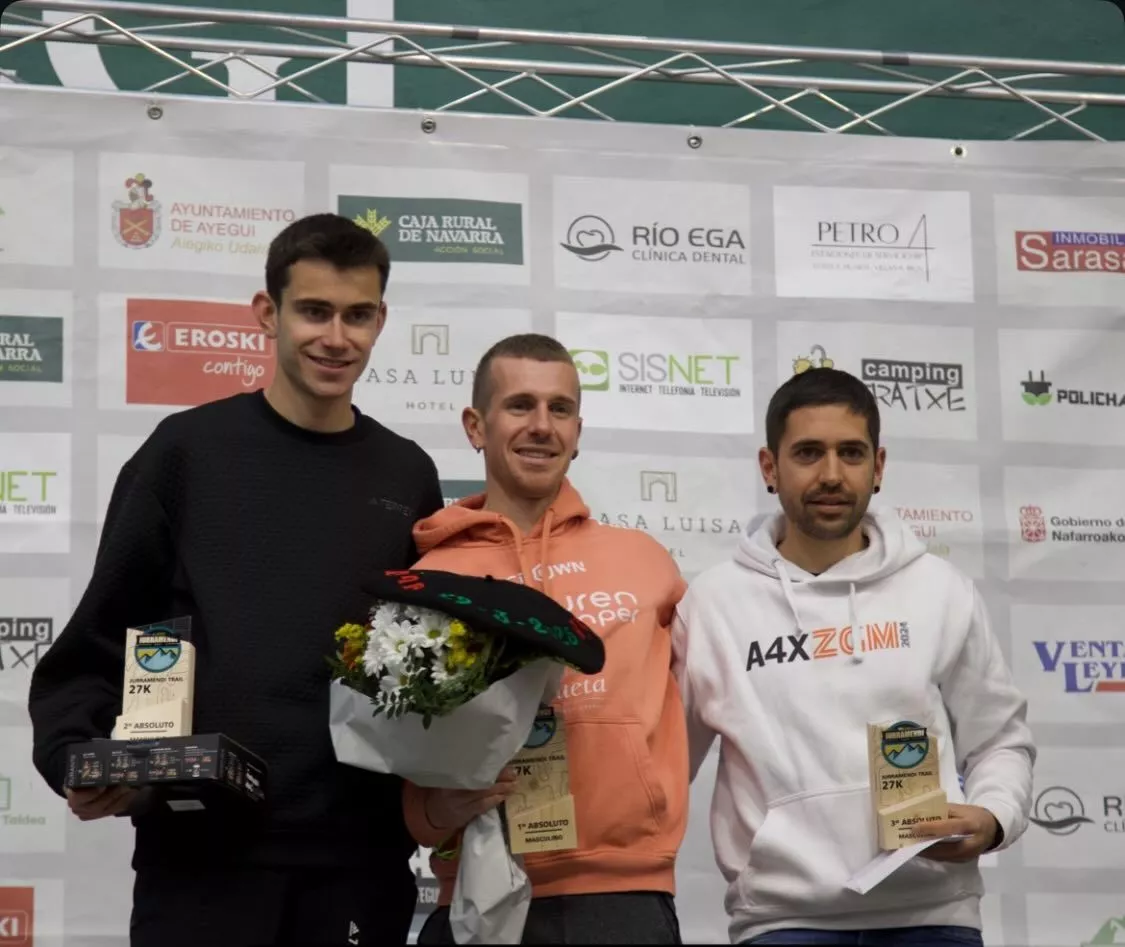 Álvaro Osanz, a la izquierda, segundo en la Jurramendi Trail.