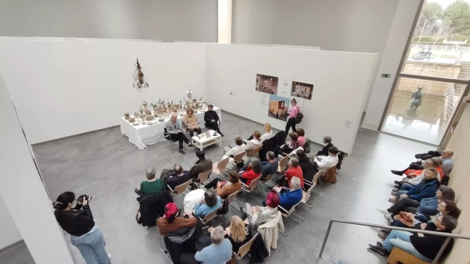 La autora asegura que entre sus maestros figuran algunos libros que ha leído. La autora asegura que entre sus maestros figuran algunos libros que ha leído.