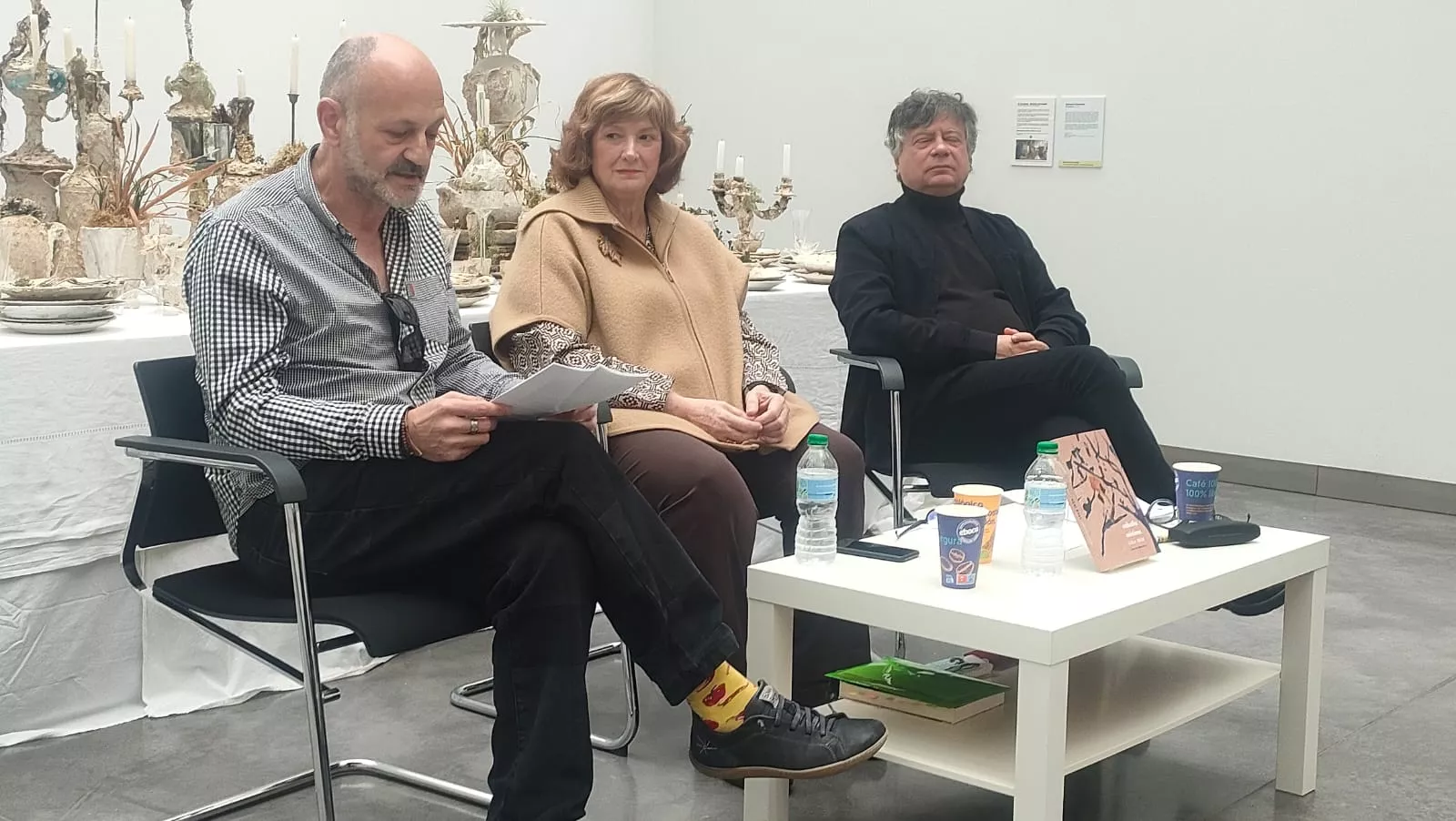 Lola Irún, entre José Ángel Alegre y Jesús Aguado.