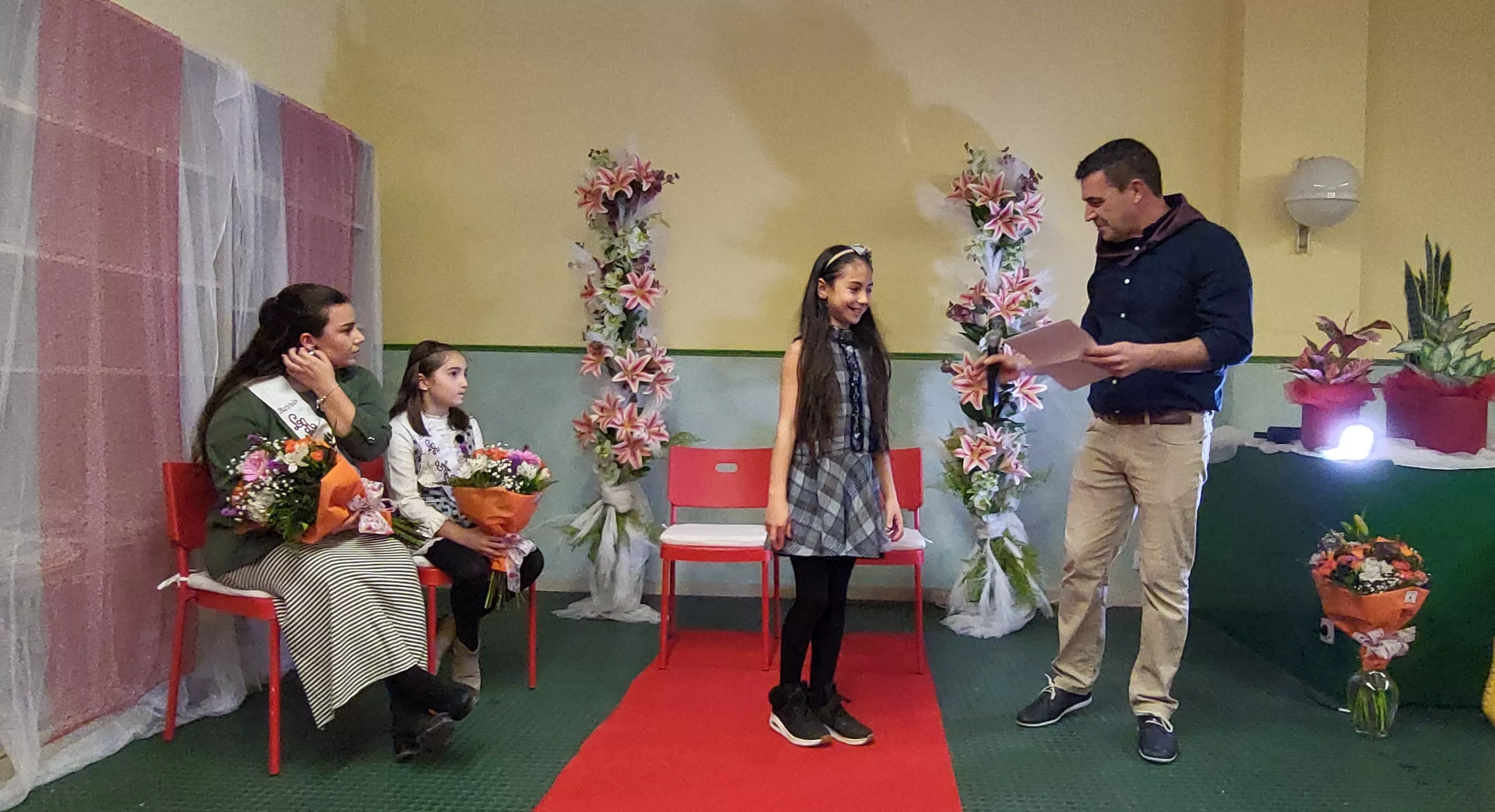 Presentación de las mairalesas del Barrio de la Encarnación. Foto Mercedes Manterola