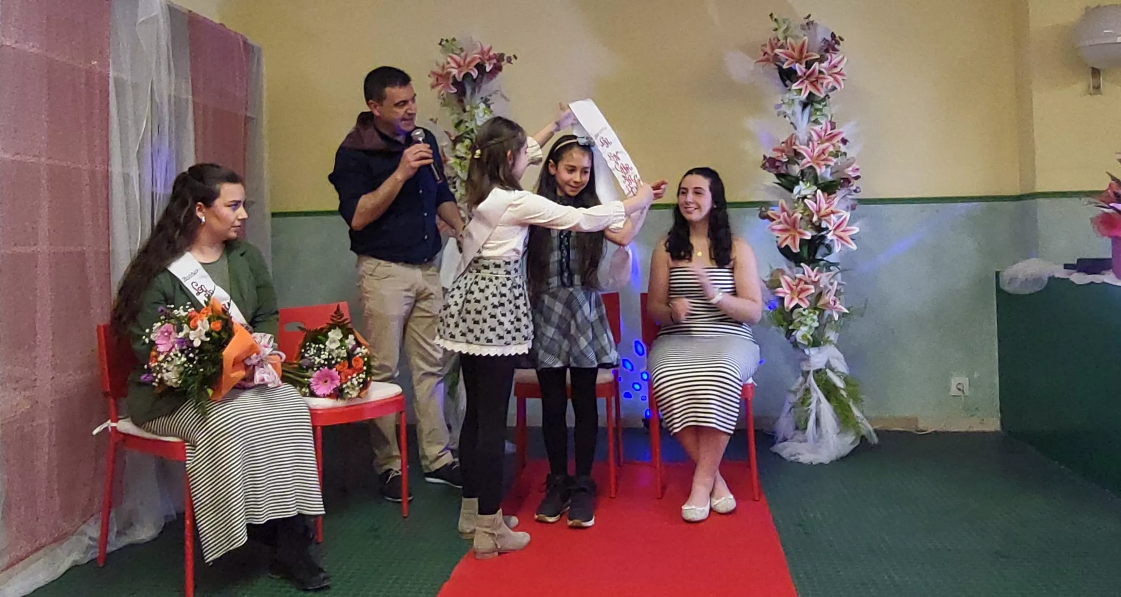 Presentación de las mairalesas del Barrio de la Encarnación. Foto Mercedes Manterola