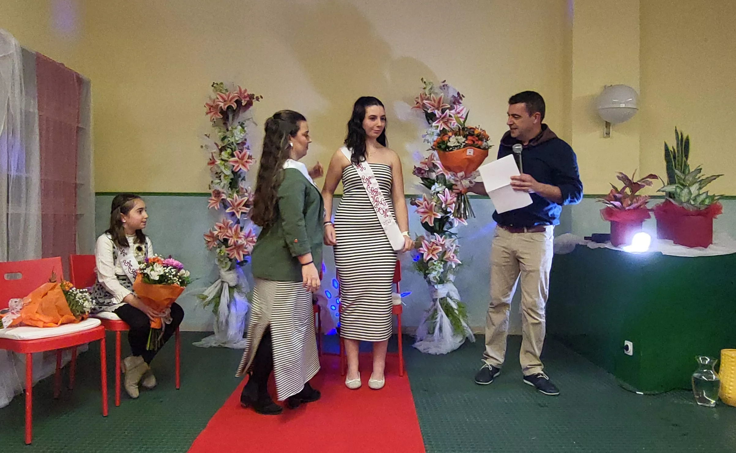 Presentación de las mairalesas del Barrio de la Encarnación. Foto Mercedes Manterola