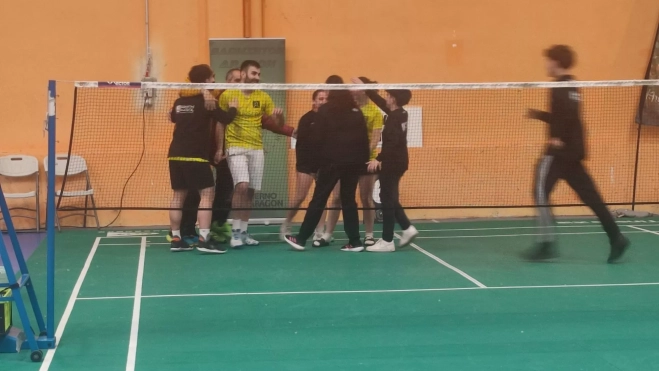 El equipo celebra la victoria individual de Sergio Saturque, decisiva ante el Bad Flay. El equipo celebra la victoria individual de Sergio Saturque, decisiva ante el Bad Flay.