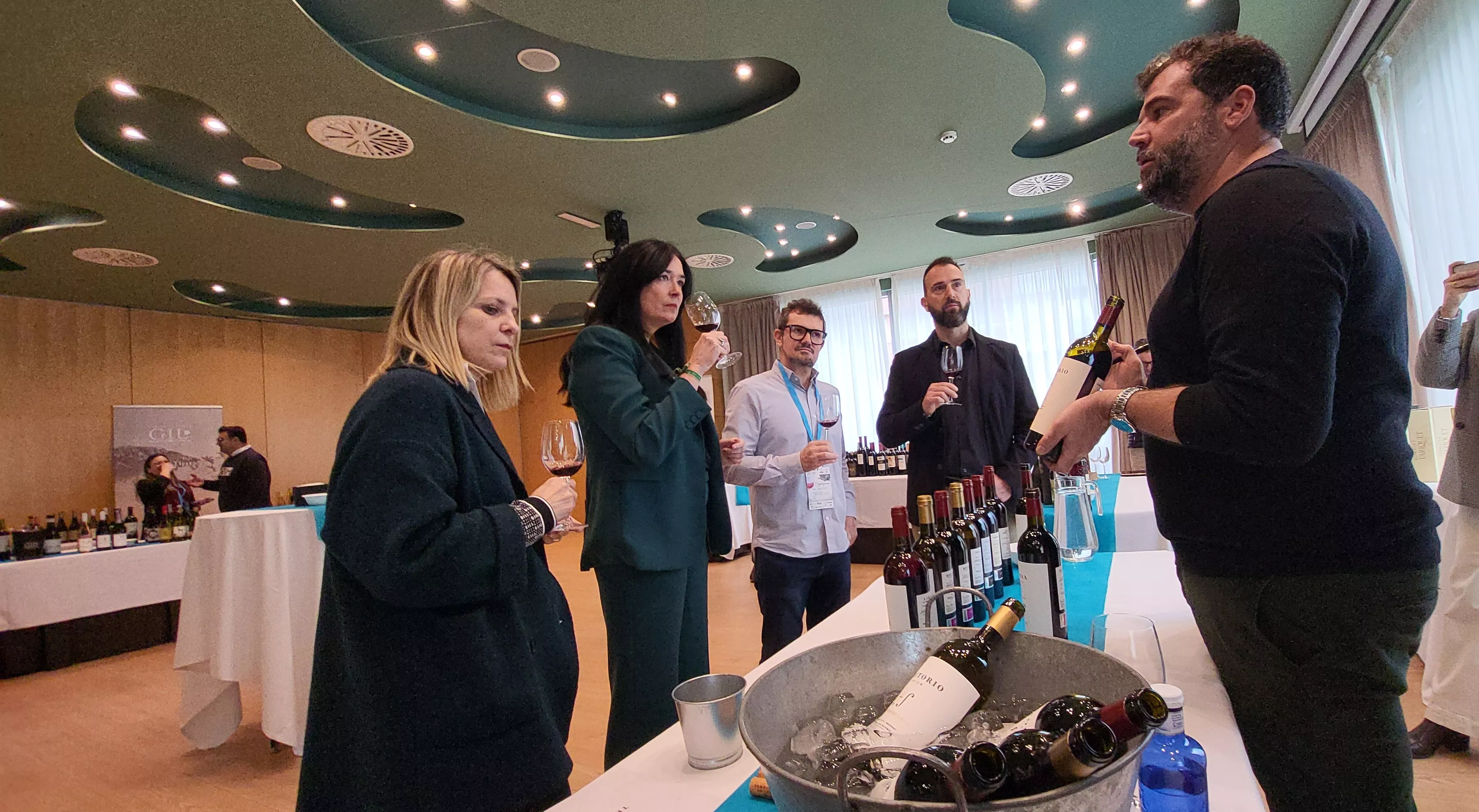 Celebración de la III Feria del Vino de Distribuciones Blasco. Foto Mercedes Manterola