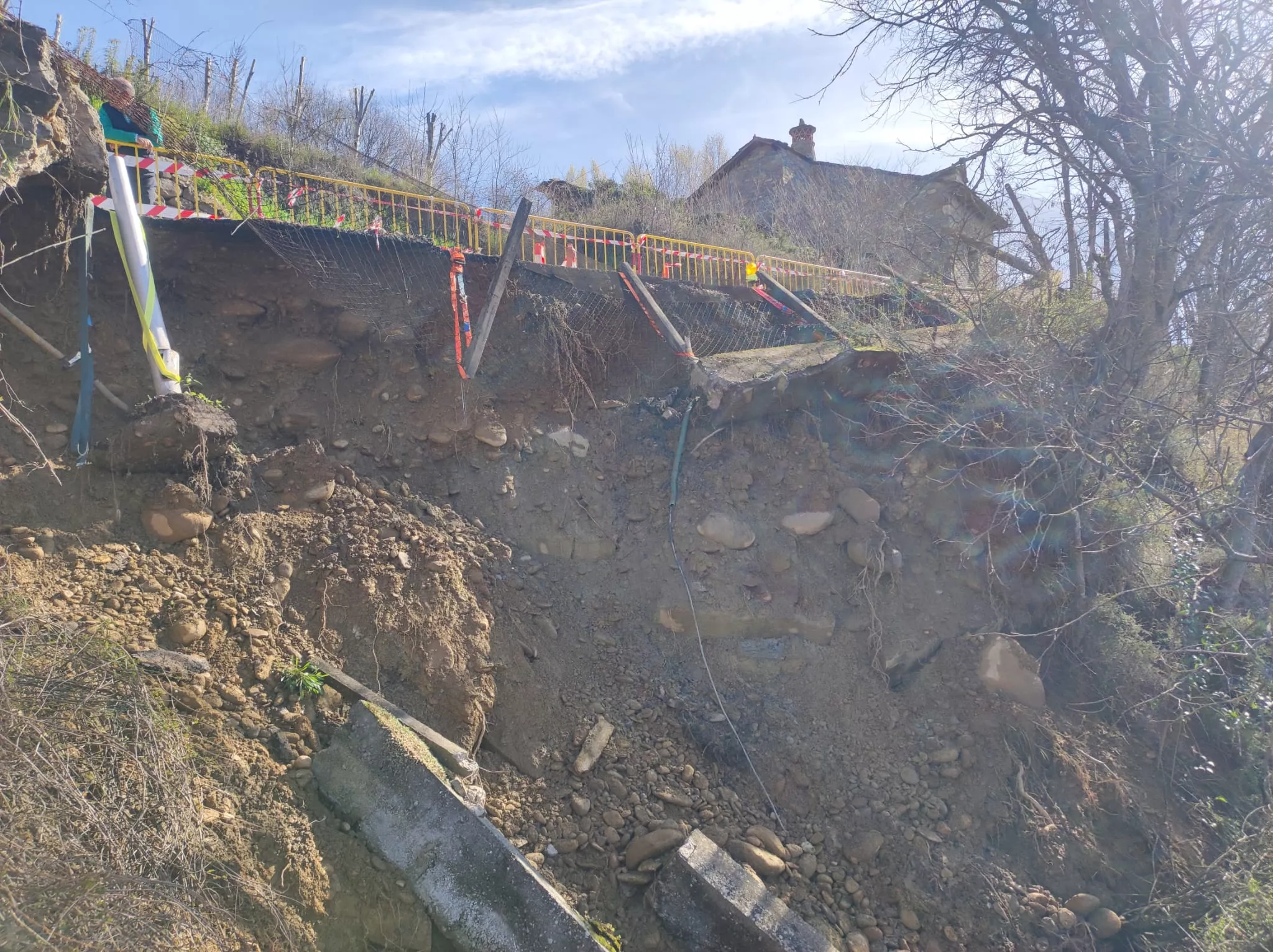 Las obras en el derrumbe de la ladera de Aínsa comenzarán el miércoles tras ser declaradas de emergencia.