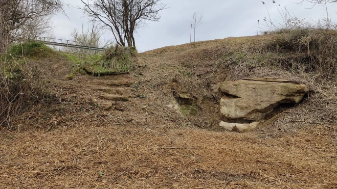 Acceso a la "fontaneta" en Torres de Barbués. Acceso a la "fontaneta" en Torres de Barbués.