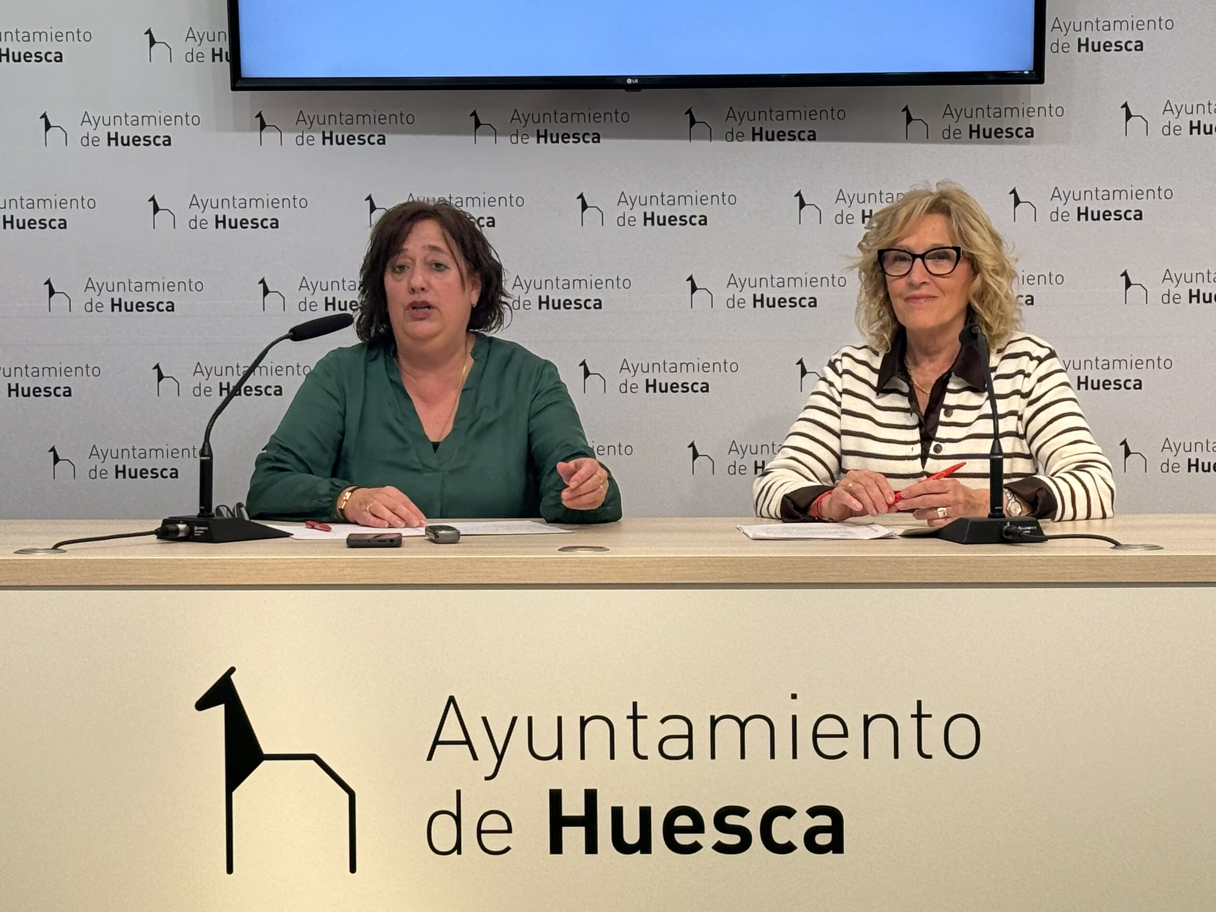 Las concejalas del PSOE Rosa Gerbás y Silvia Salazar en rueda de prensa.