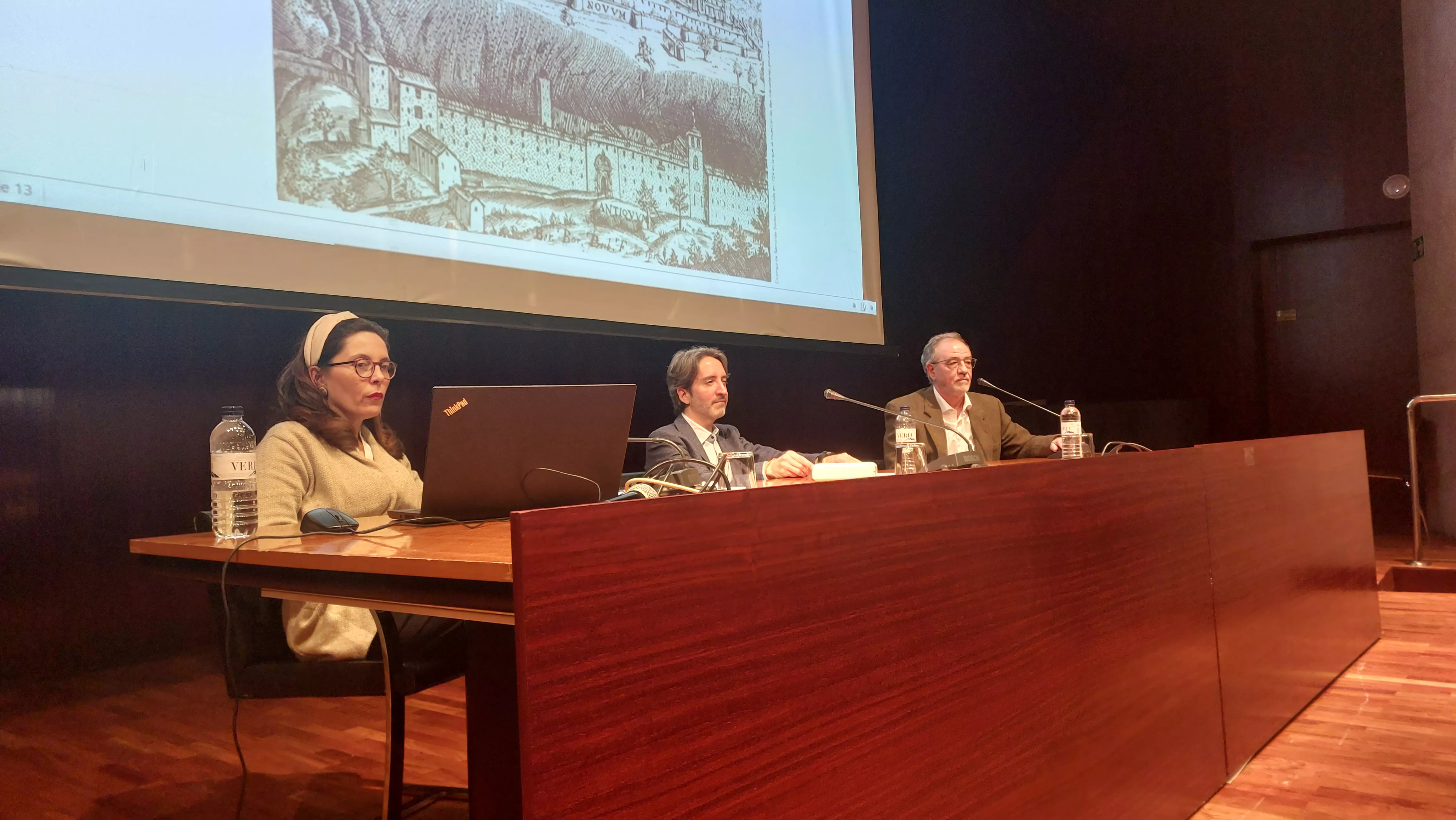 Natalia Juan, José María Lanzarote y Juan José Generelo en el ciclo sobre San Juan de la Peña en la DPH