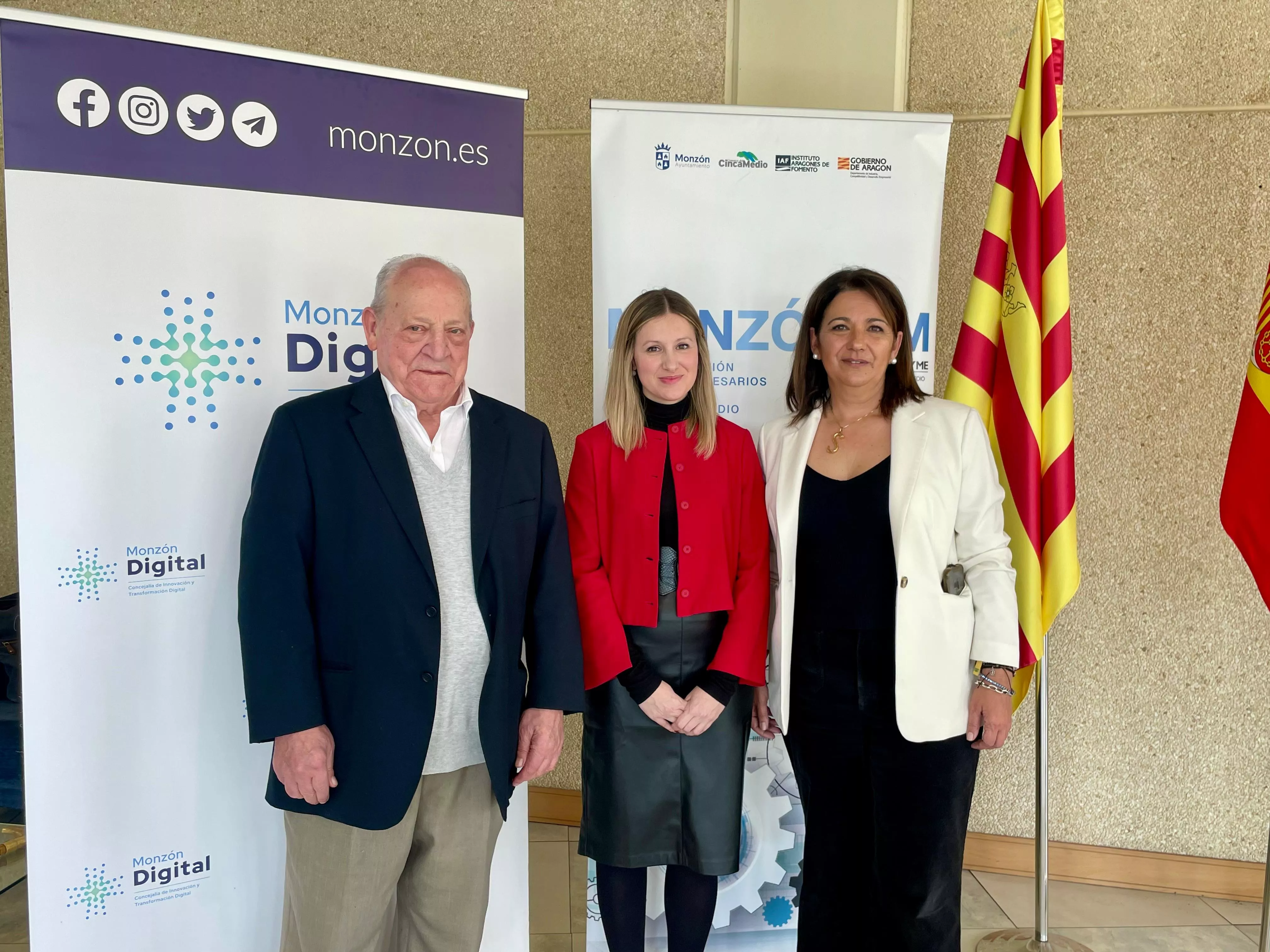 Ángel Mas, Esther Borao y Sonia Bastidos en la jornada del ITA y el Ayuntamiento desarrollada en Monzón.