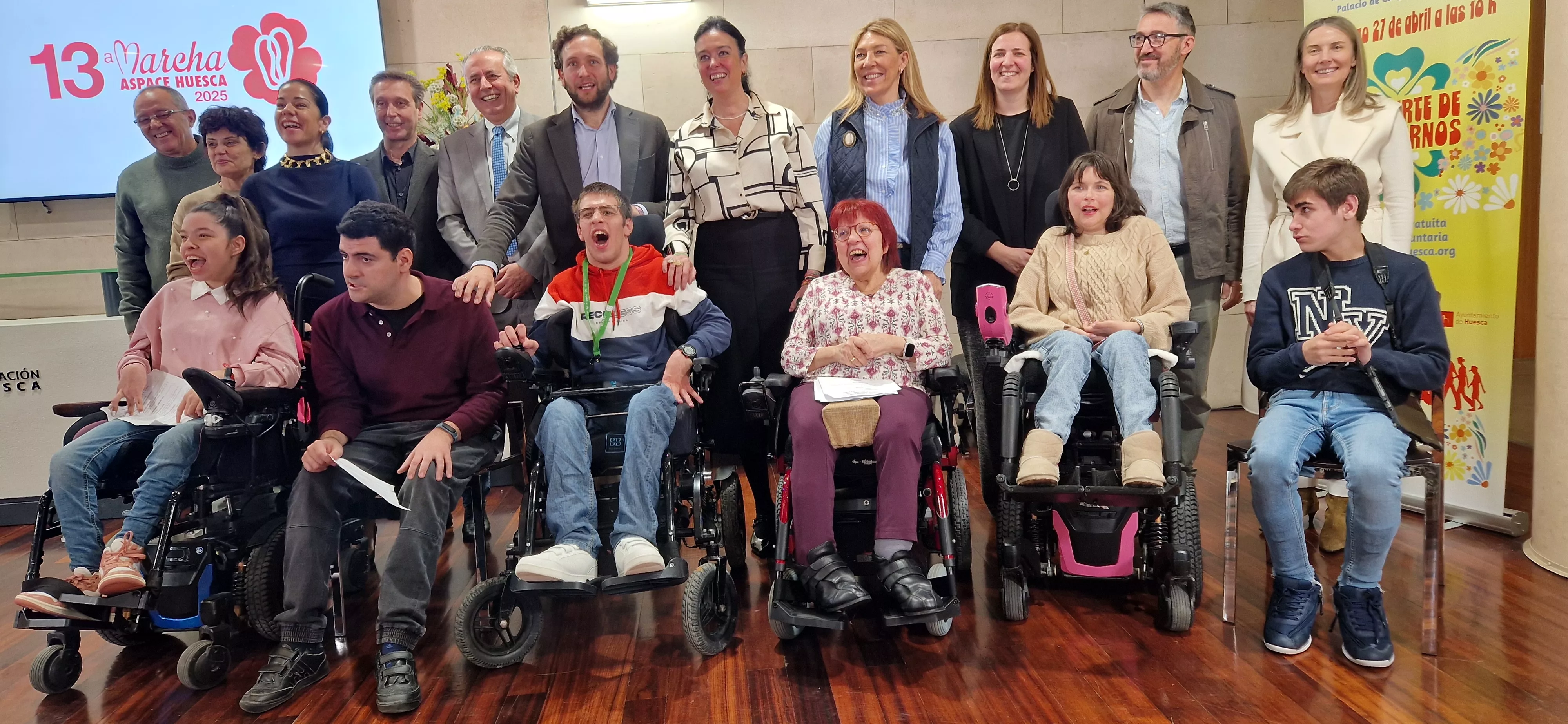 Foto de familia de la presentación de la 13 Marcha Aspace Huesca. Foto Myriam Martínez