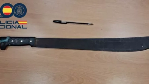 La Policía se incautó de un machete de grandes proporciones. La Policía se incautó de un machete de grandes proporciones.