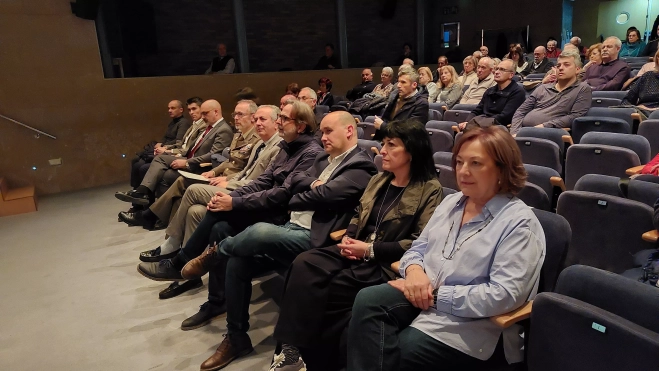 Autoridades participantes en la conferencia