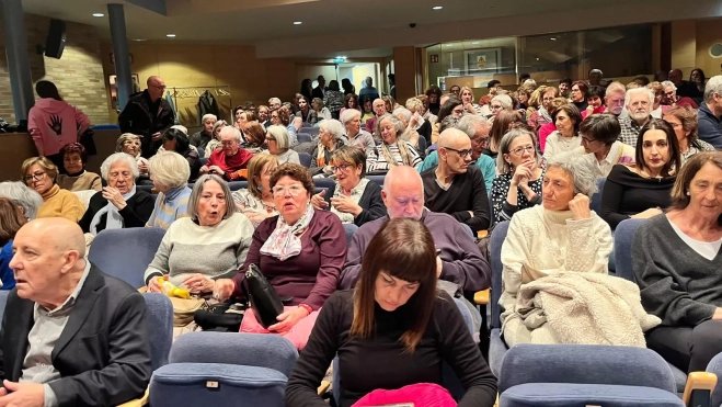 Asistentes a la charla entre Lindo y Monge. Asistentes a la charla entre Lindo y Monge.