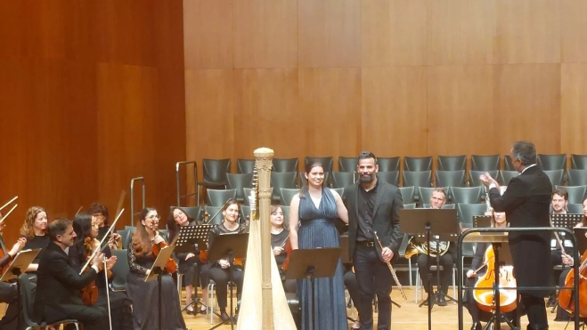 Noelia Cotuna y Francisco López, con Ricardo Casero y la ORA al fondo Noelia Cotuna y Francisco López, con Ricardo Casero y la ORA al fondo