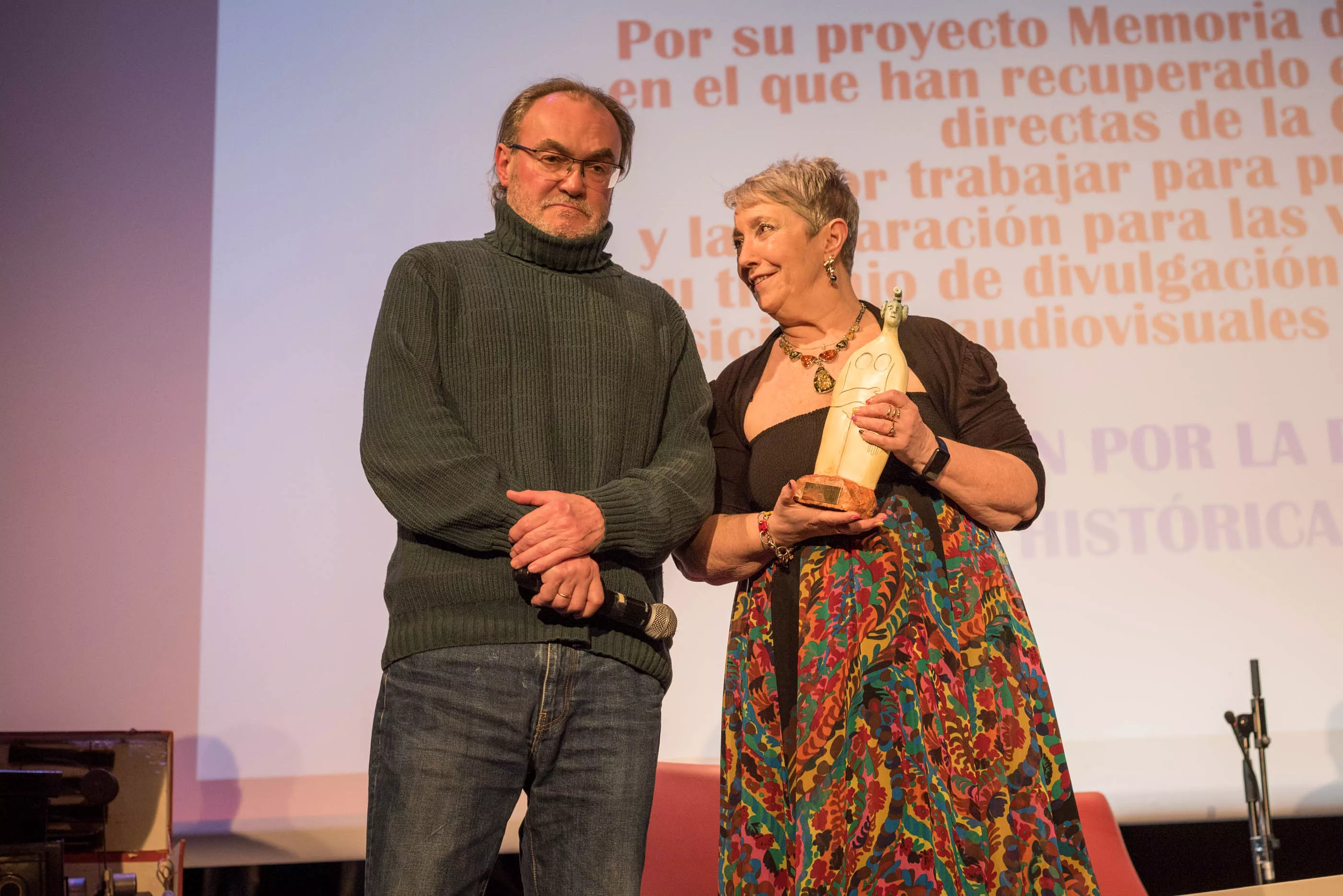 Entrega de la Siñál D'onor y de la presentación de Ellas Cuentan en Espiello