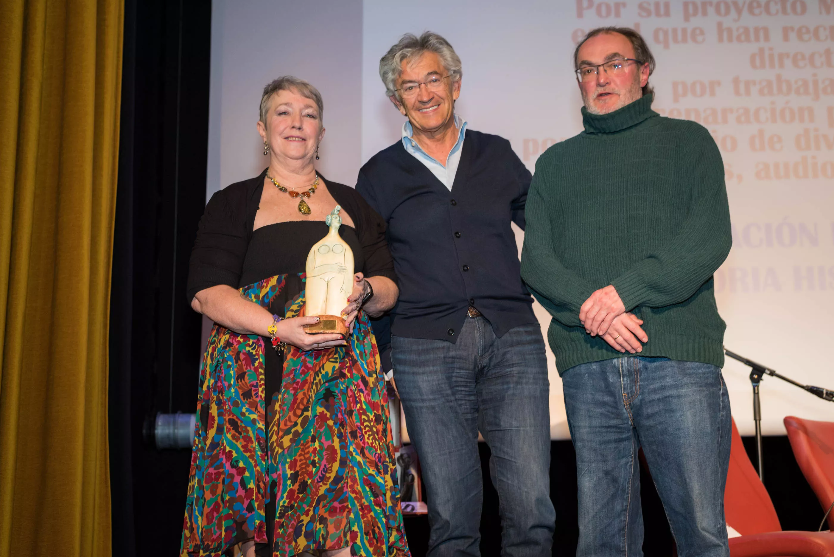 Entrega de la Siñál D'onor y de la presentación de Ellas Cuentan en Espiello