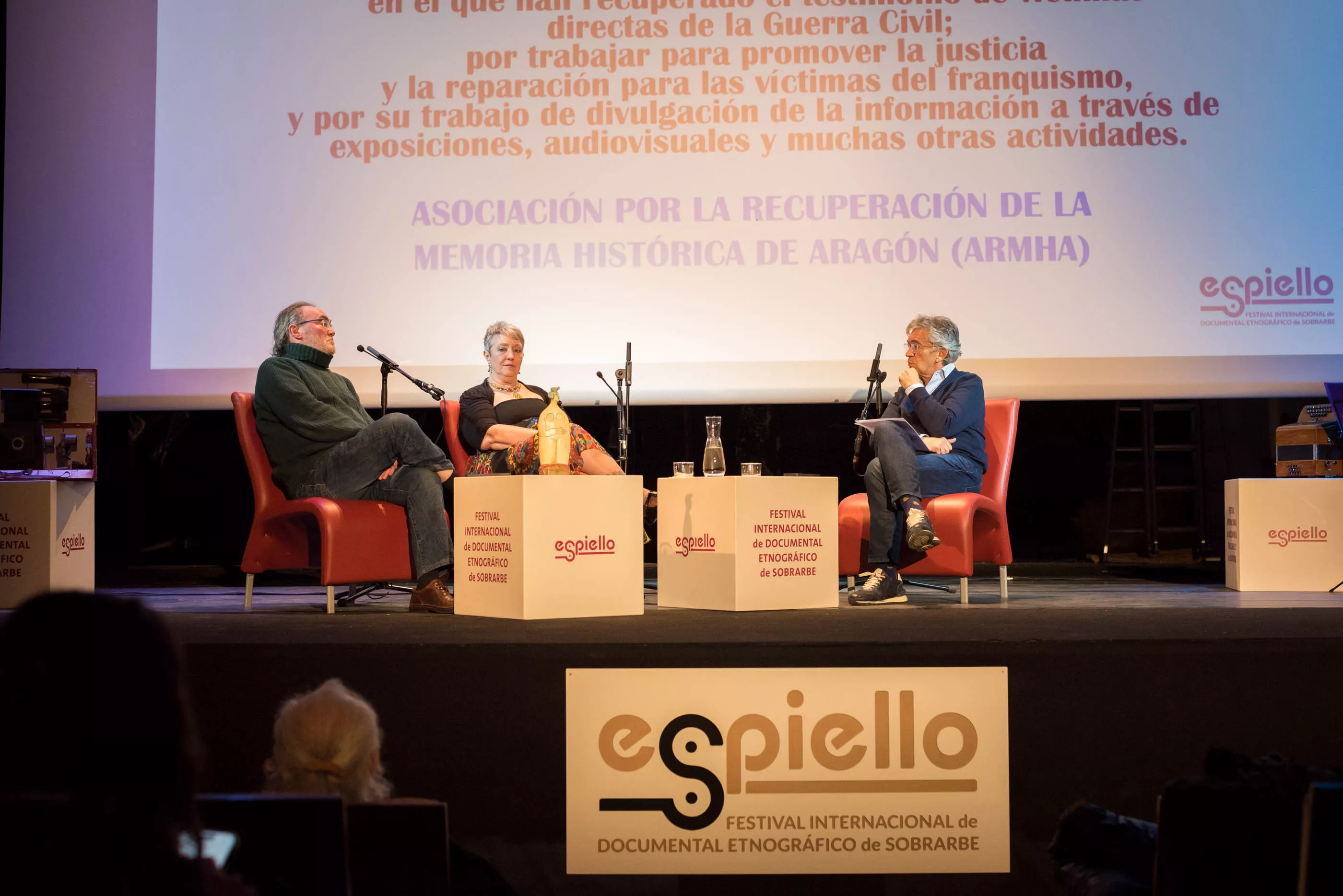 Entrega de la Siñál D'onor y de la presentación de Ellas Cuentan en Espiello