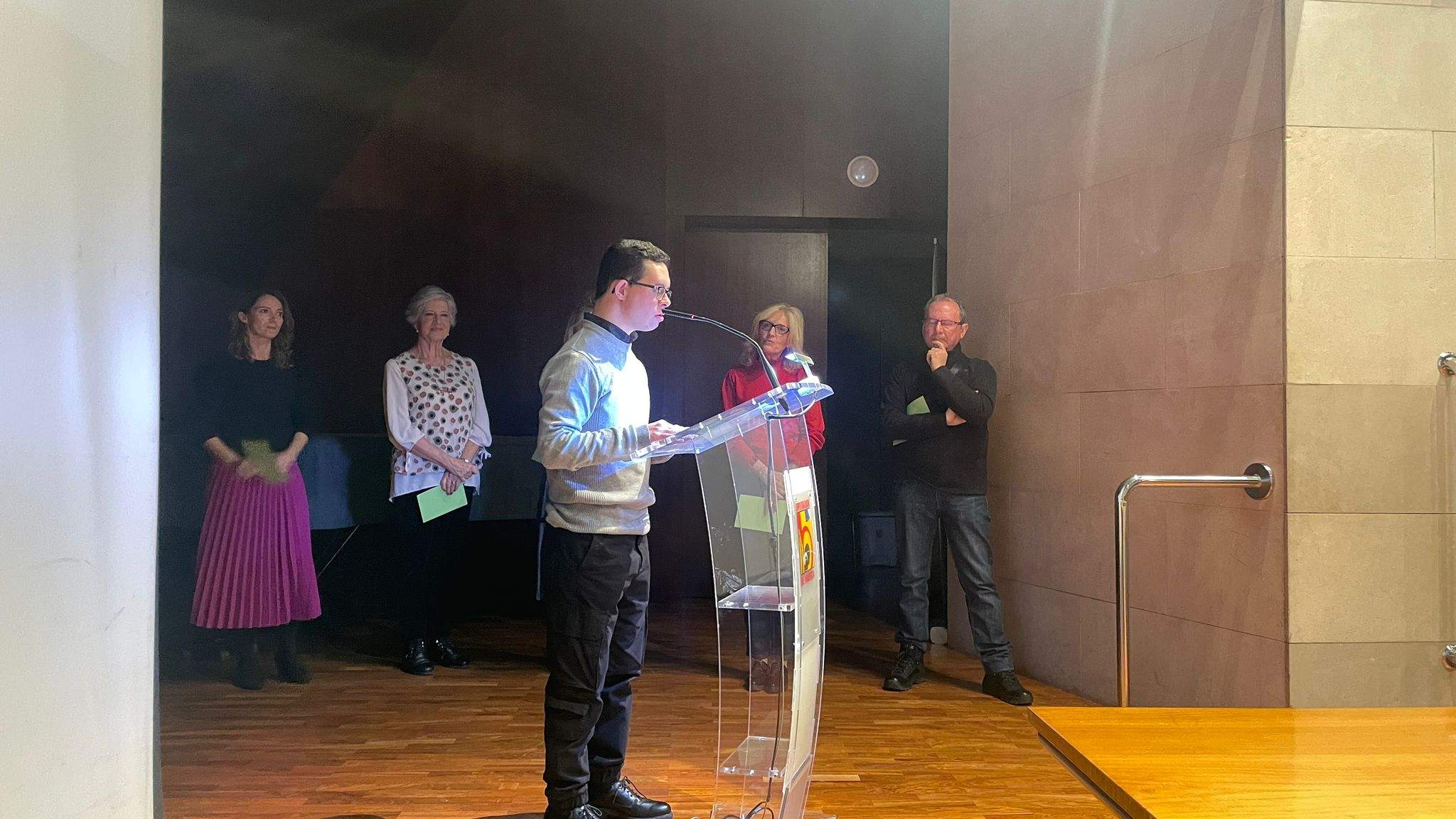 Pablo Bescós con el resto de lectores al fondo