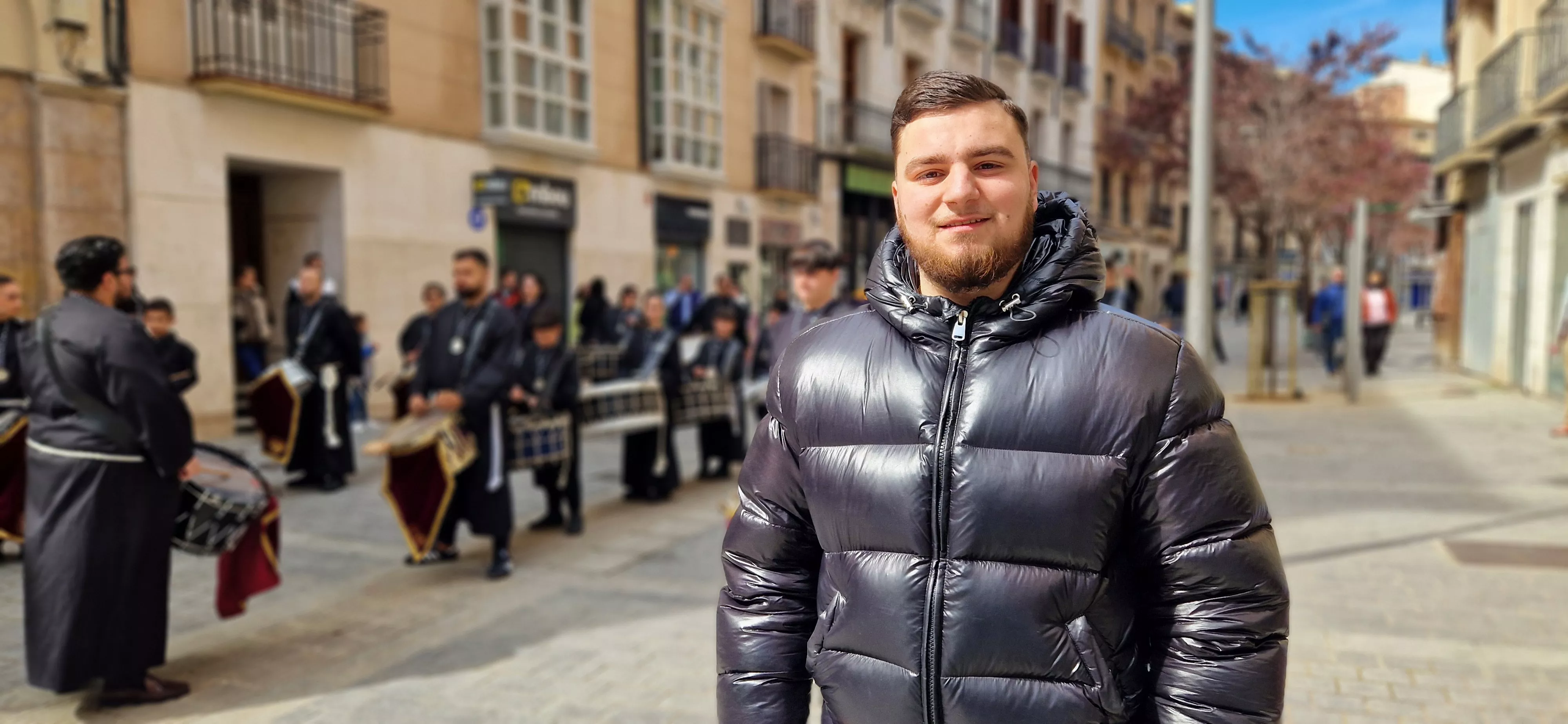 Óscar Tirri, miembro de la Cofradía del Santo Cristo de los Gitanos de Huesca. Foto Myriam Martínez