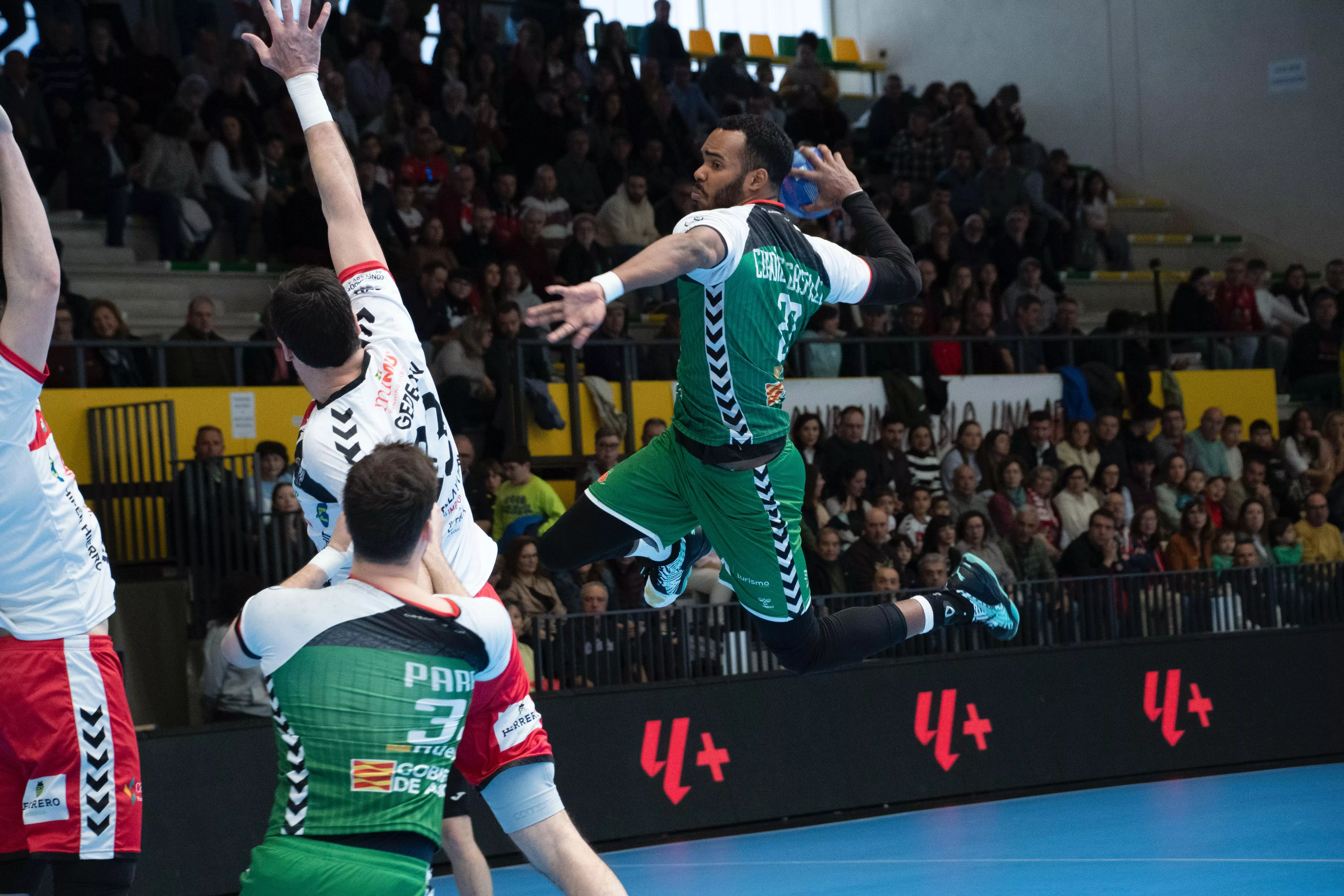 Frank Cordiés lanza a puerta. Foto Daniel Pérez