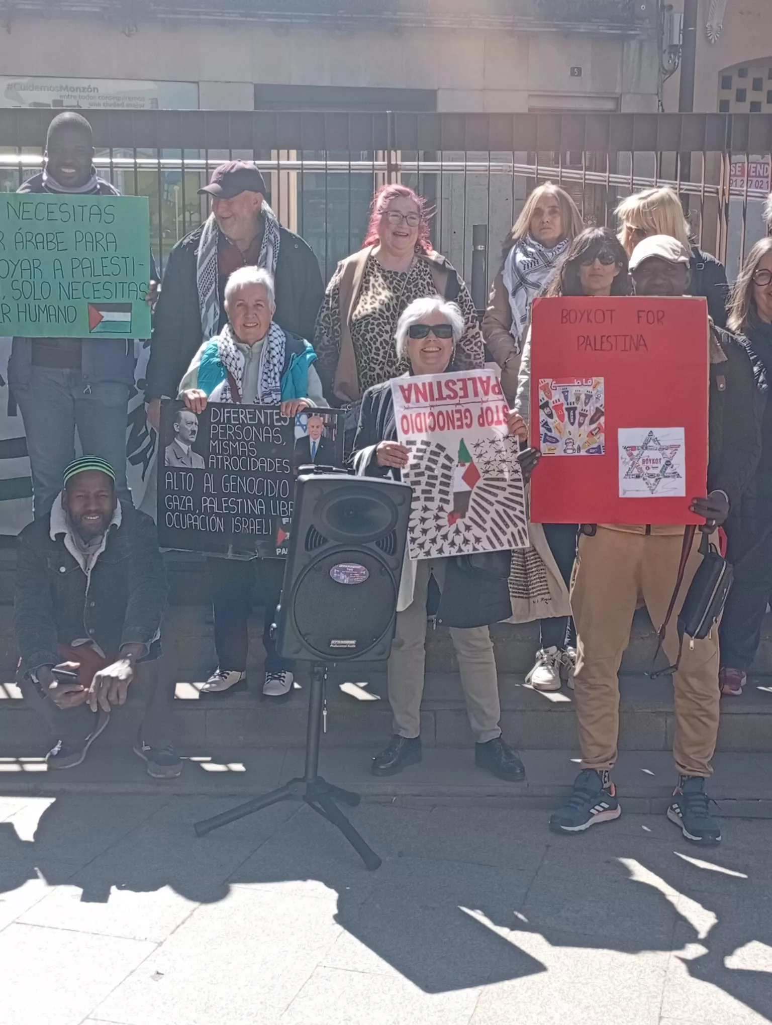 Concentración de apoyo a Palestina en Monzón.