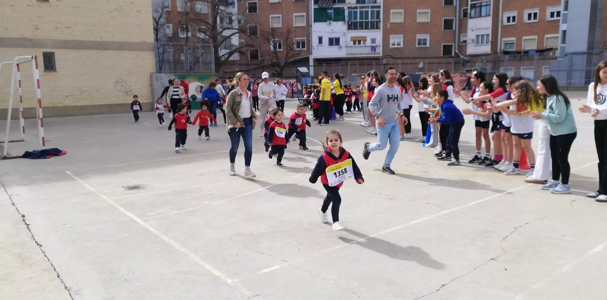 Carrera Solidaria del Colegio Santa Ana de Huesca.