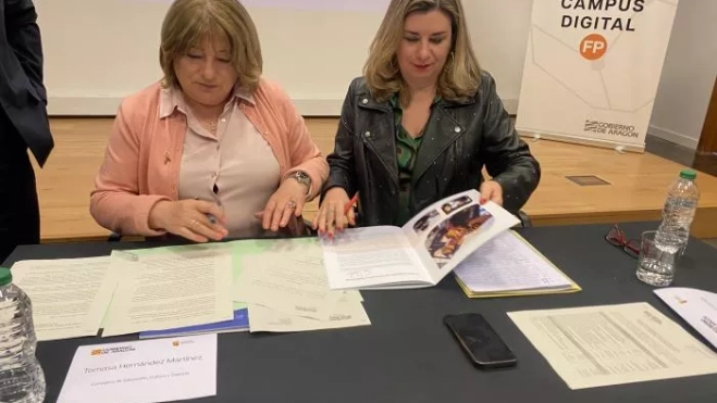 Claudia Pérez Forniés y Tomasa Hernández. Foto Fabián Simón