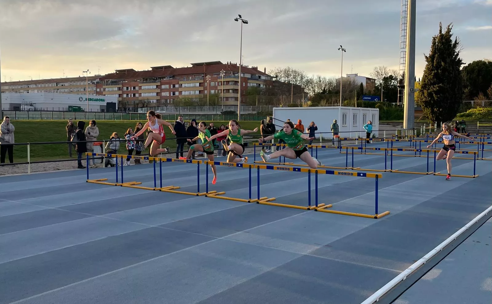 Prueba de 80 vallas.