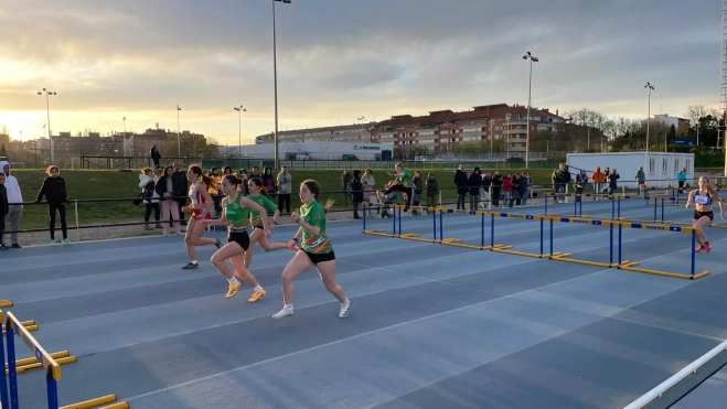 Imagen de la carrera de vallas. Imagen de la carrera de vallas.