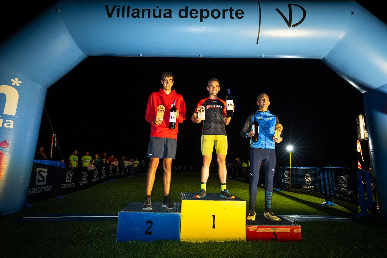 Víctor Madrona Pérez, ganador; Arnau Brugarolas, segundo, y Manel Vergara Sáenz, tercero. Foto Yhabril Moro. Foto Turismo Villanúa Yhabril Moro
