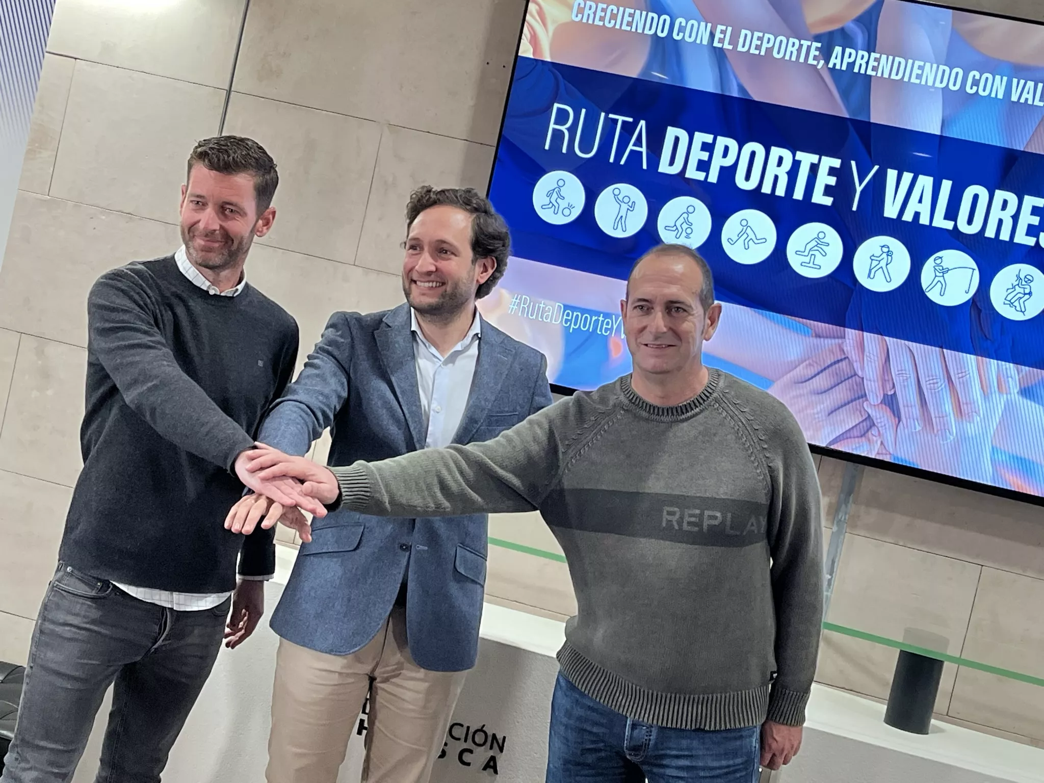 Alex Castresana, Isaac Claver y José Nolasco, en la presentación de la "Ruta Deporte y Valores". Foto: Adrián Mora