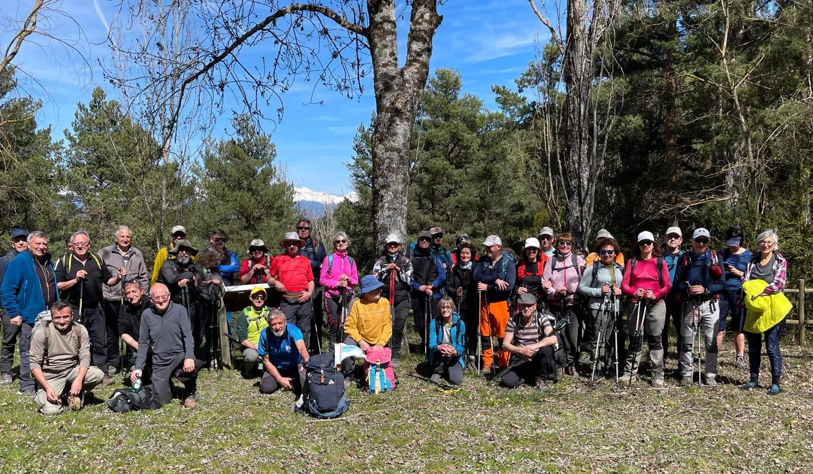 El grupo de Turismo por el Alto Aragón disfrutó de unas magníficas vistas del Pirineo. 