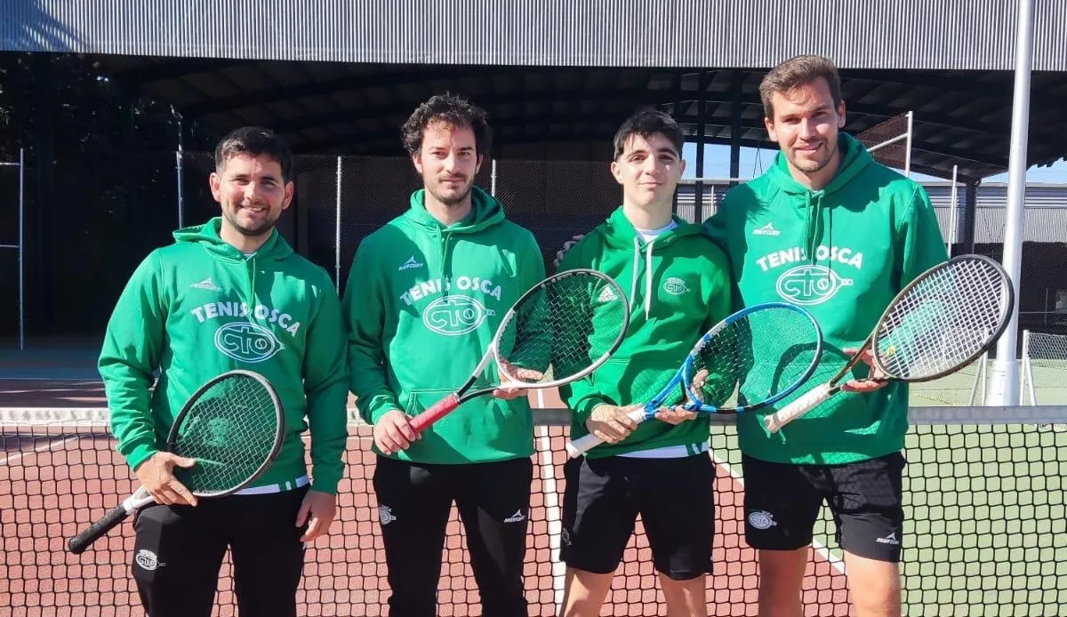 Victor Morlán, Toño Bueno, Pablo Camarón y Mathi Nievas, del Tenis Osca. Victor Morlán, Toño Bueno, Pablo Camarón y Mathi Nievas, del Tenis Osca.