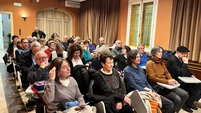 Asistentes a la conferencia de José Domingo Dueñas. Foto Mercedes Manteriola Asistentes a la conferencia de José Domingo Dueñas. Foto Mercedes Manteriola