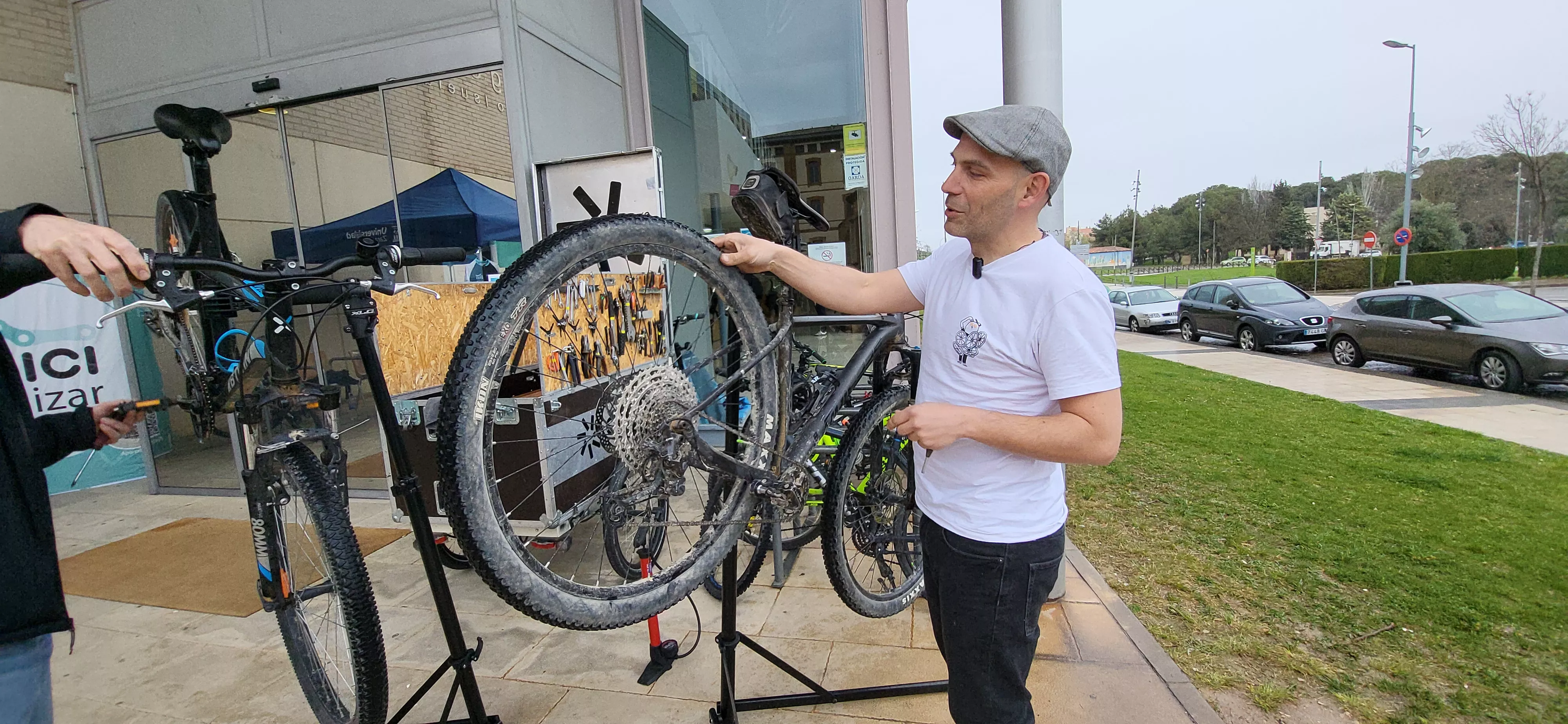 Celebración en el campus de Huesca de "Jueves a Piñón" con La Ciclería. Foto Mercedes Manterola