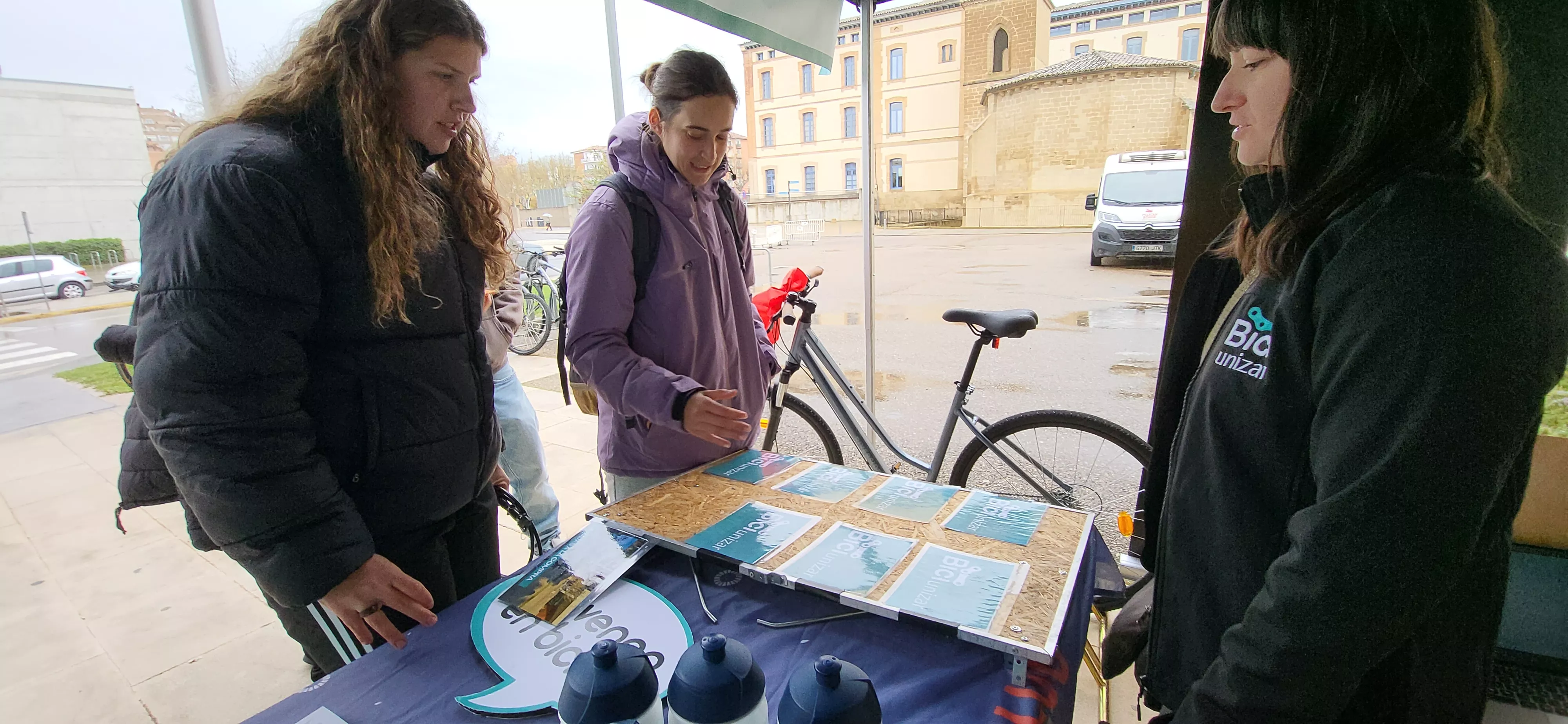 Celebración en el campus de Huesca de "Jueves a Piñón" con La Ciclería. Foto Mercedes Manterola