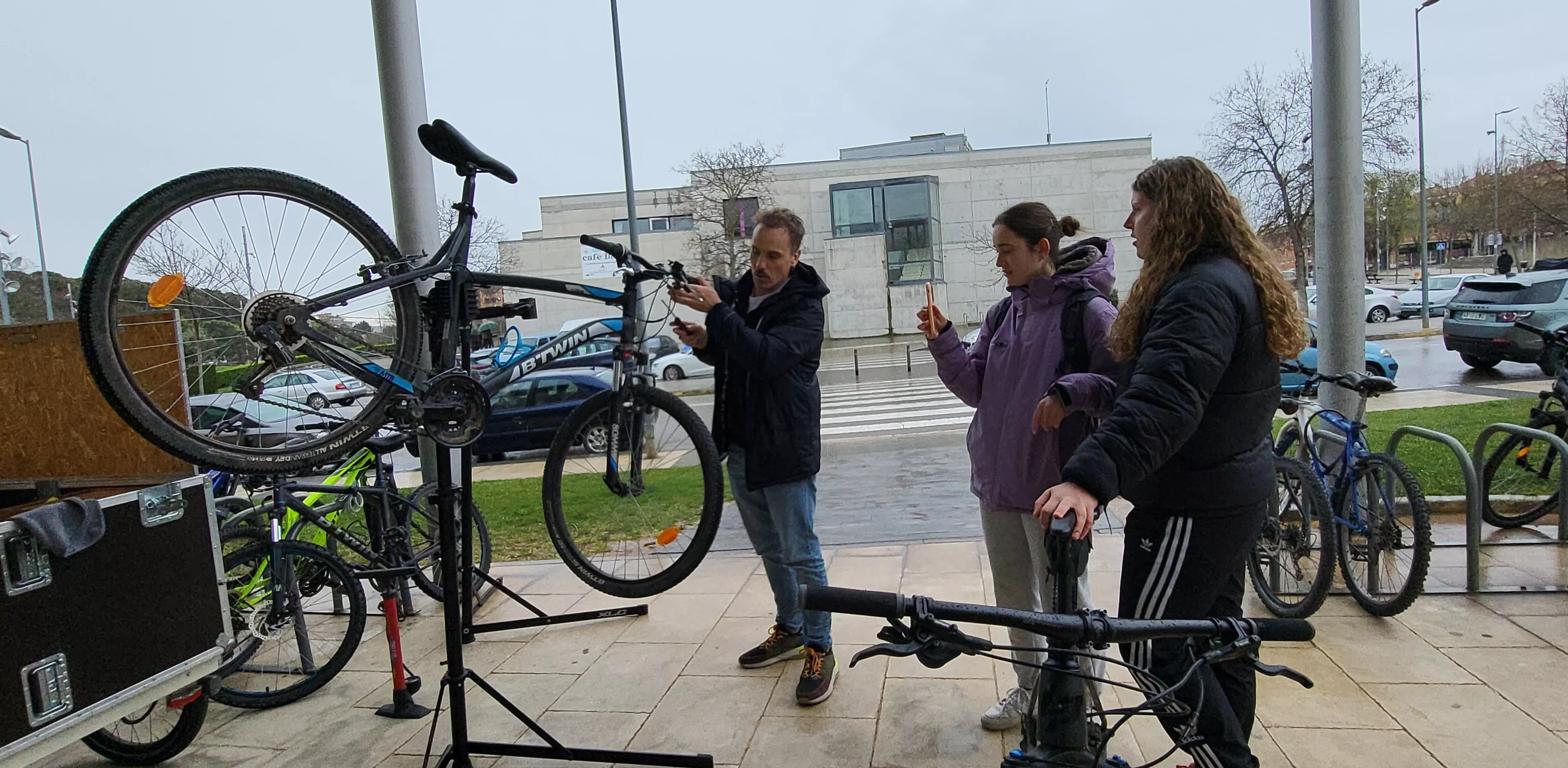 Celebración en el campus de Huesca de "Jueves a Piñón" con La Ciclería. Foto Mercedes Manterola