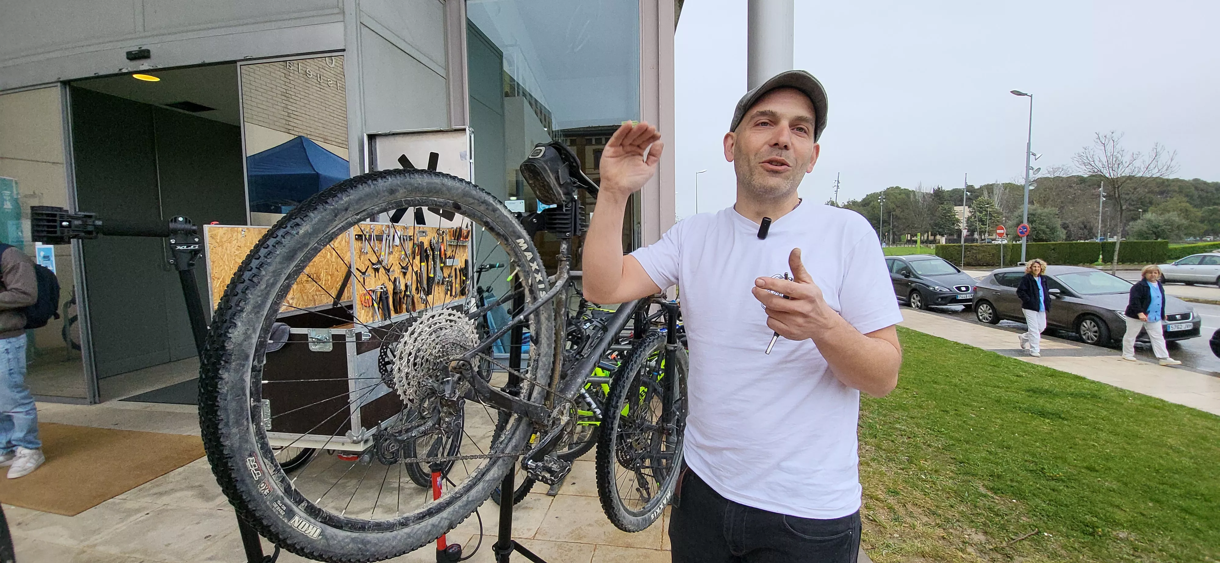 Celebración en el campus de Huesca de "Jueves a Piñón" con La Ciclería. Foto Mercedes Manterola