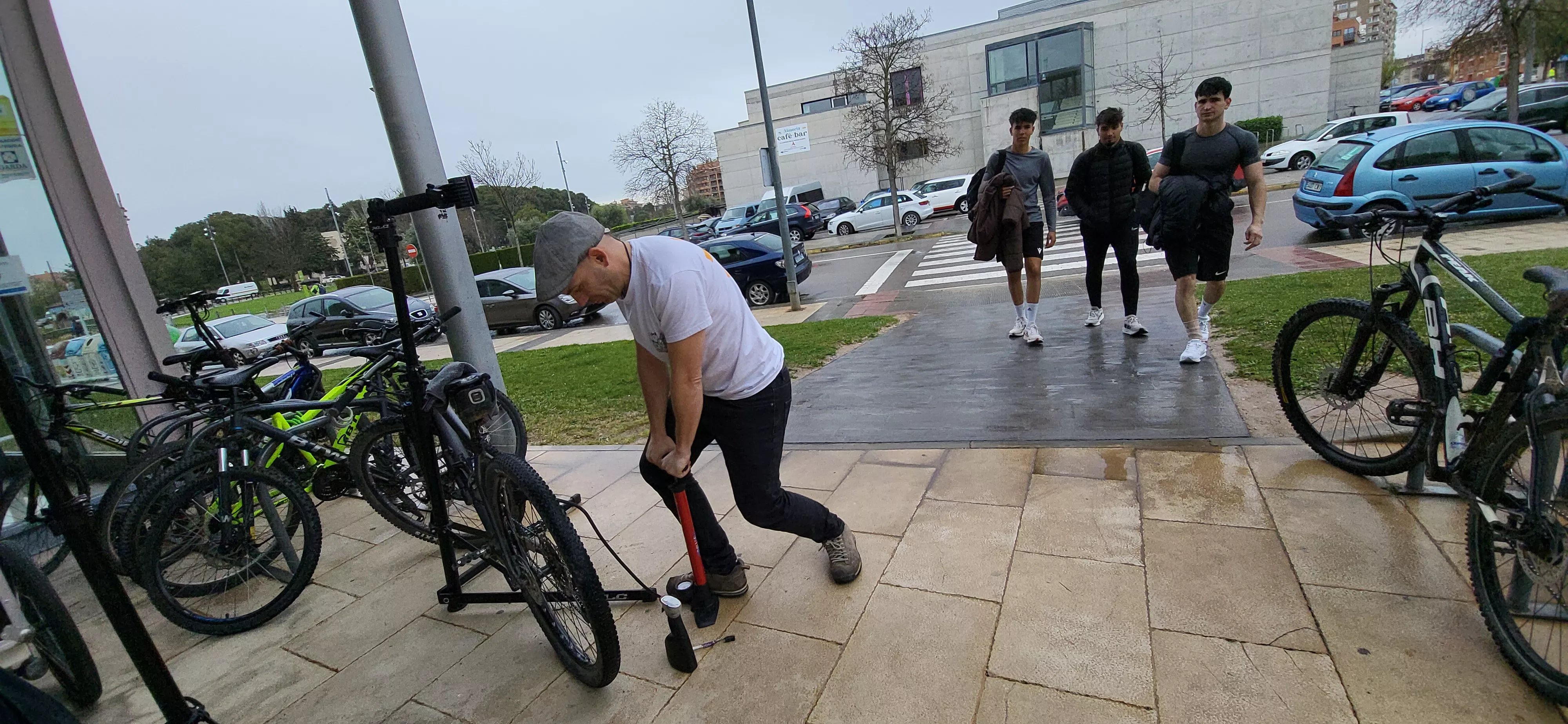Celebración en el campus de Huesca de "Jueves a Piñón" con La Ciclería. Foto Mercedes Manterola