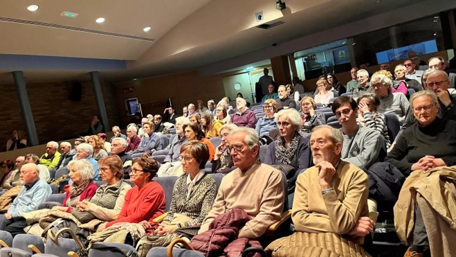 Asistentes a 'Miércoles de Encuentros' de la UIMP-Pirineos. Asistentes a 'Miércoles de Encuentros' de la UIMP-Pirineos.